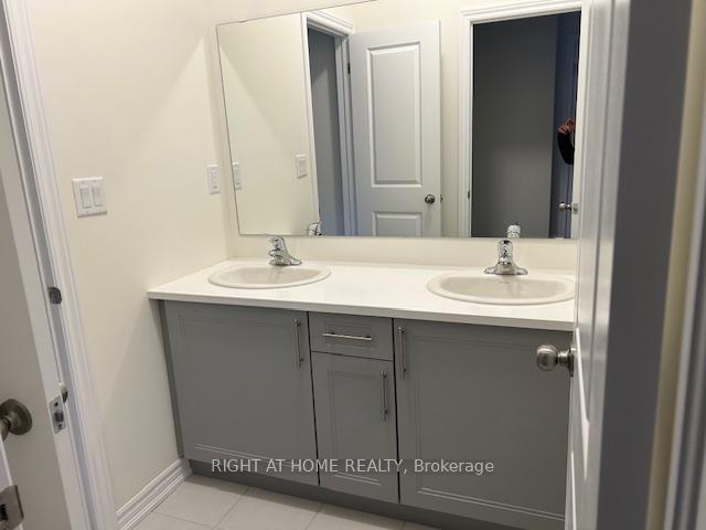 Photo 13 of 32 Blick Crescent, Aurora, Bayview Northeast — HOMEH