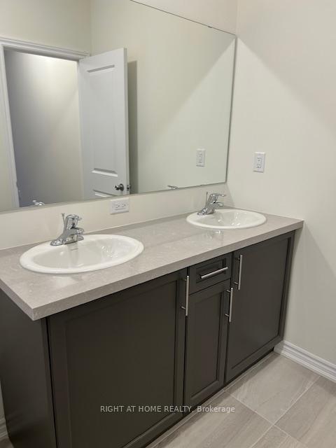 Photo 15 of 32 Blick Crescent, Aurora, Bayview Northeast — HOMEH