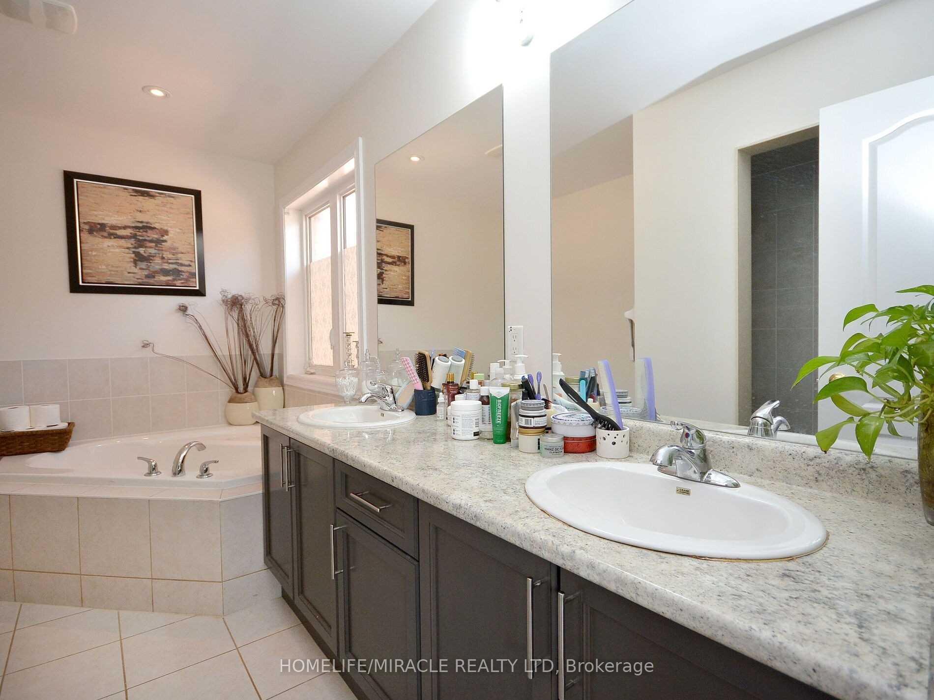 Photo 16 of 104 Leadership (Upper) Drive, Brampton, Credit Valley — HOMEH