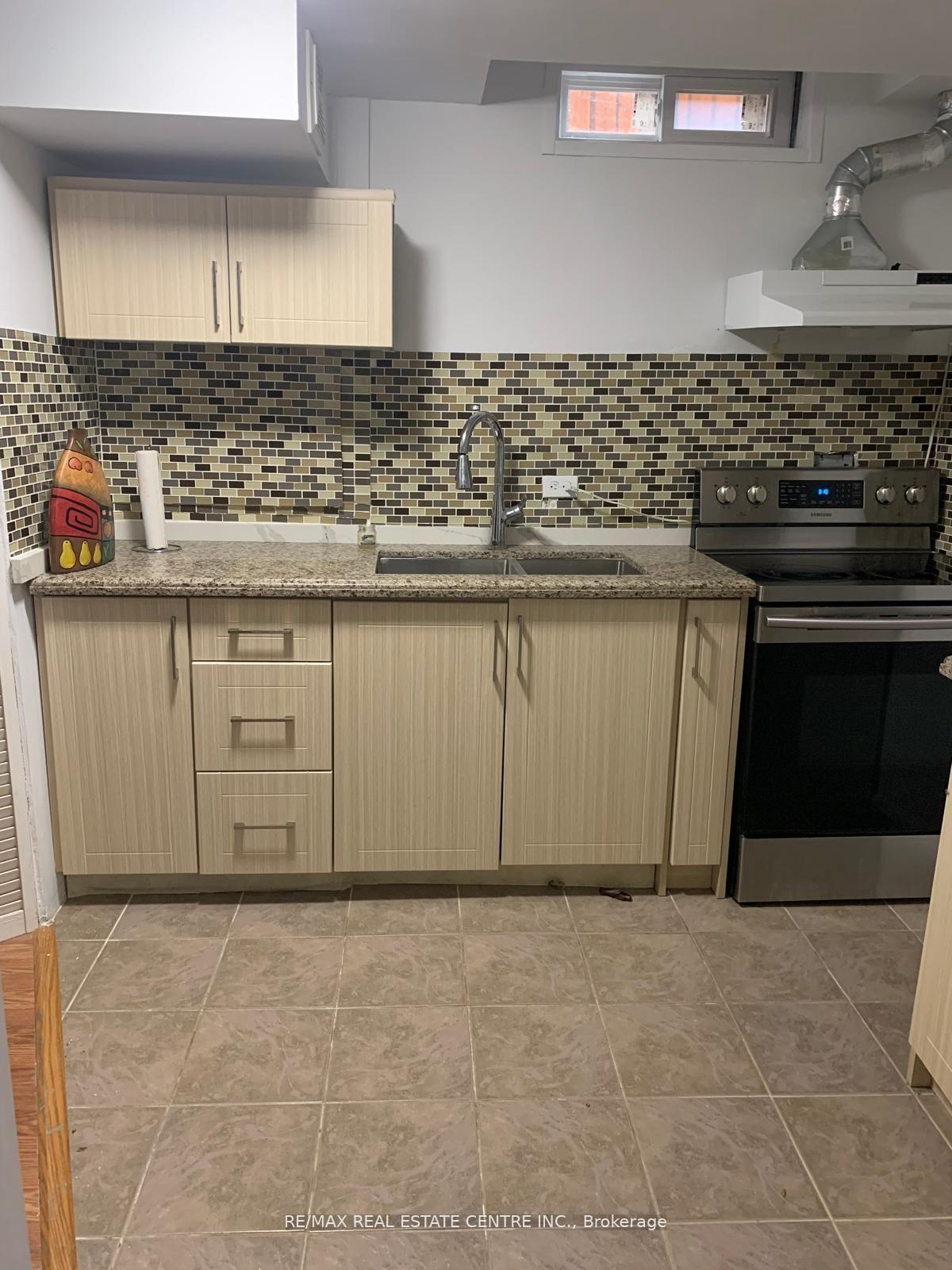 Photo 2 of Unit Bsmt, 10 Shenstone Avenue, Brampton, Heart Lake West — HOMEH