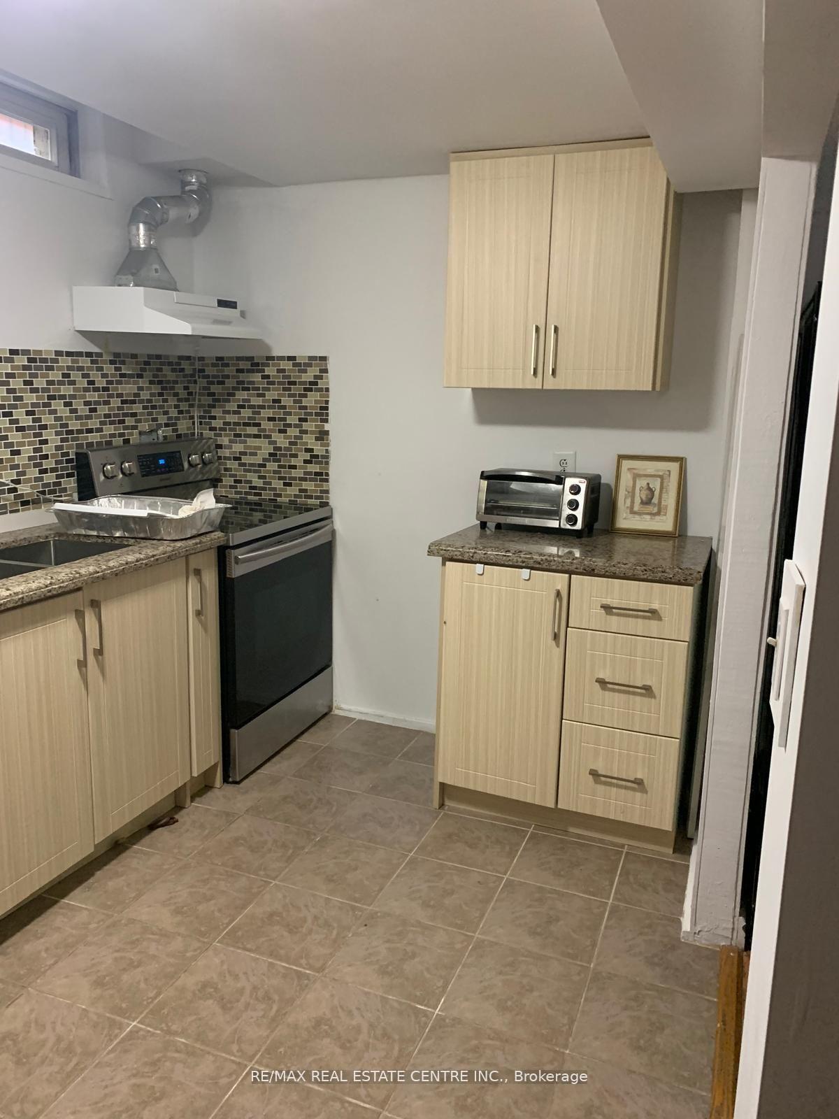 Photo 15 of Unit Bsmt, 10 Shenstone Avenue, Brampton, Heart Lake West — HOMEH