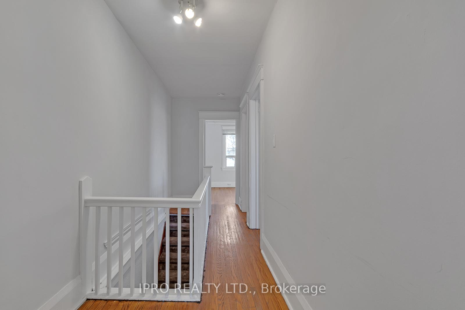 Photo 2 of Unit 2, 449 Manor Road E, Toronto, Mount Pleasant East — HOMEH