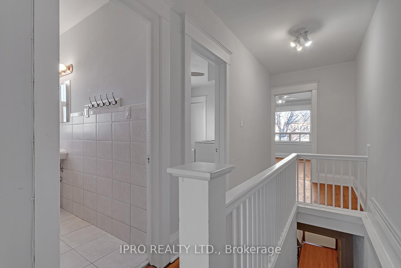 Photo 4 of Unit 2, 449 Manor Road E, Toronto, Mount Pleasant East — HOMEH