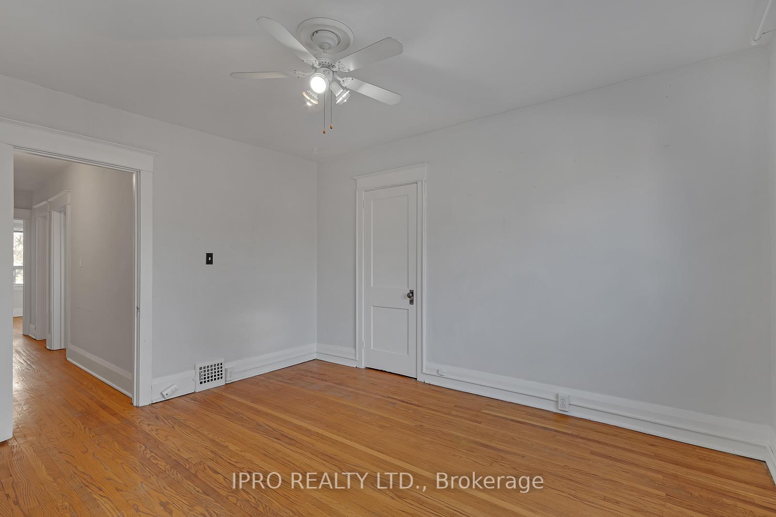 Photo 5 of Unit 2, 449 Manor Road E, Toronto, Mount Pleasant East — HOMEH