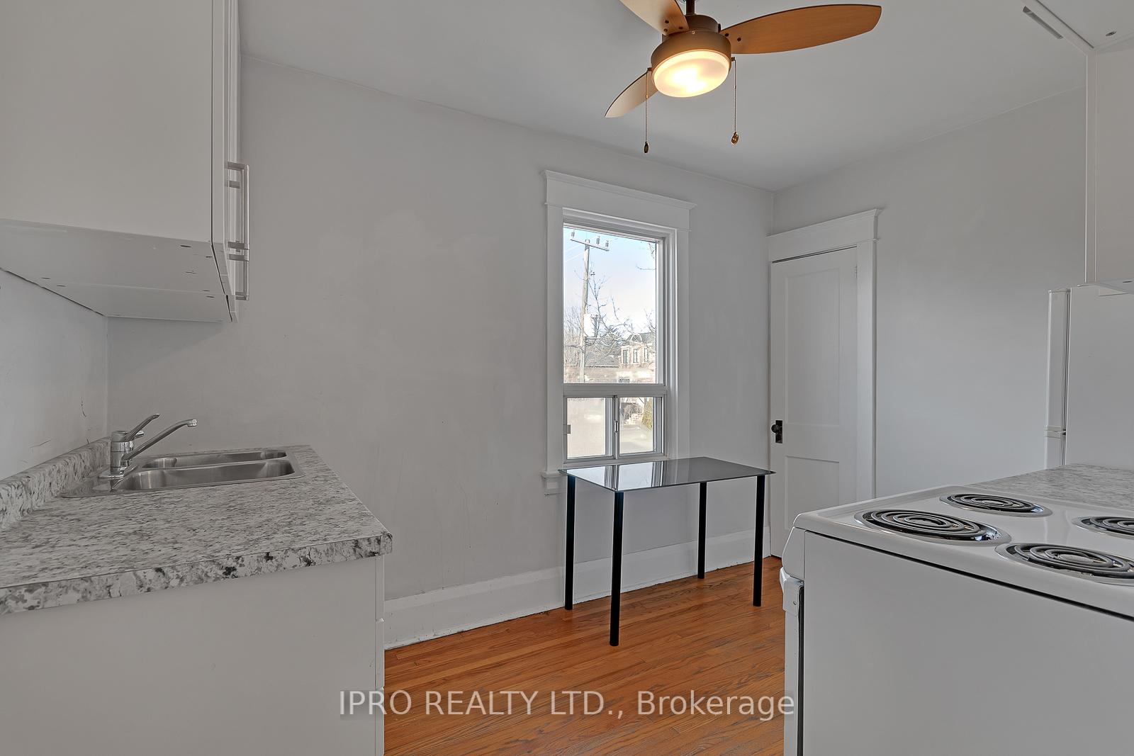 Photo 8 of Unit 2, 449 Manor Road E, Toronto, Mount Pleasant East — HOMEH