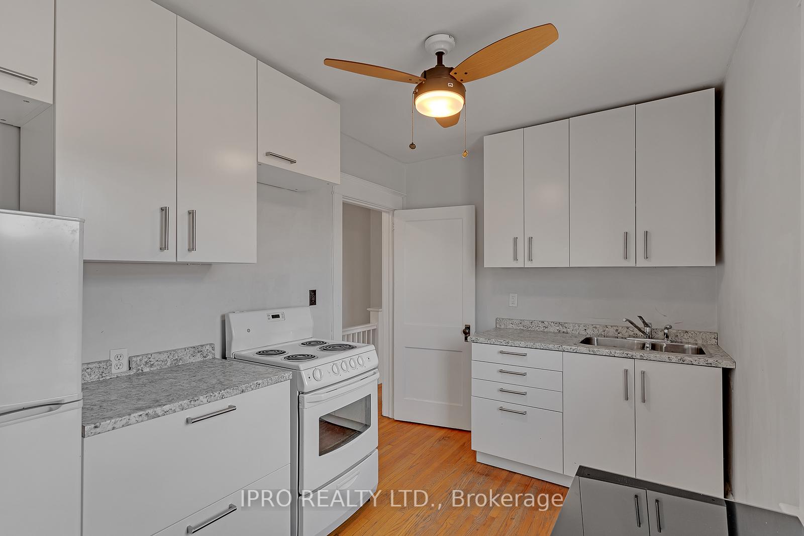 Photo 10 of Unit 2, 449 Manor Road E, Toronto, Mount Pleasant East — HOMEH