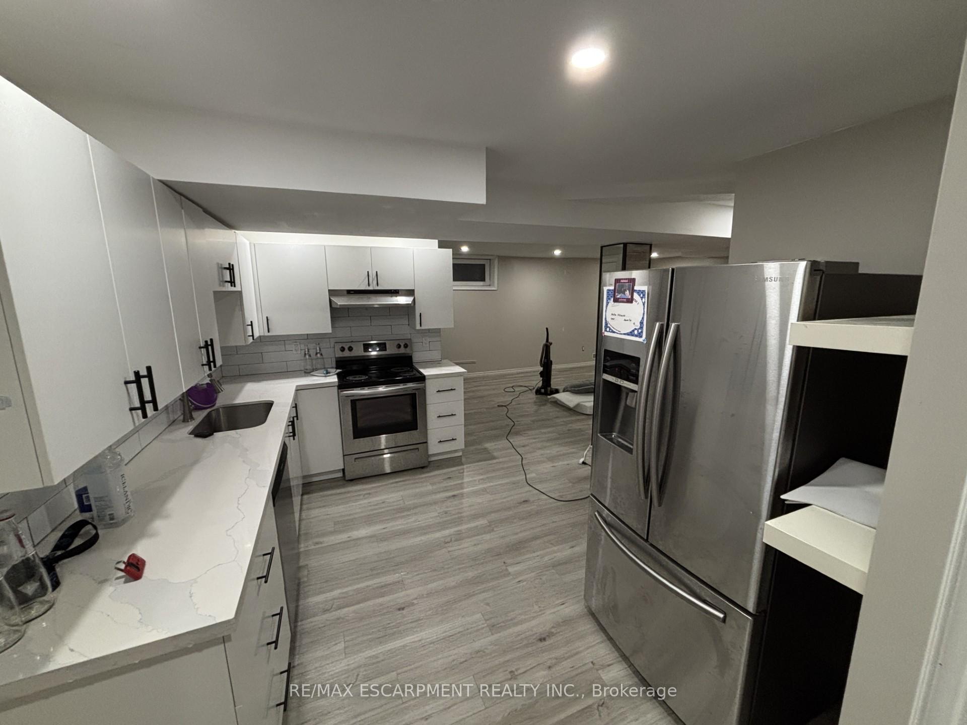 Photo 2 of Unit Lower, 19 Clearview Drive, Hamilton, Stoney Creek — HOMEH