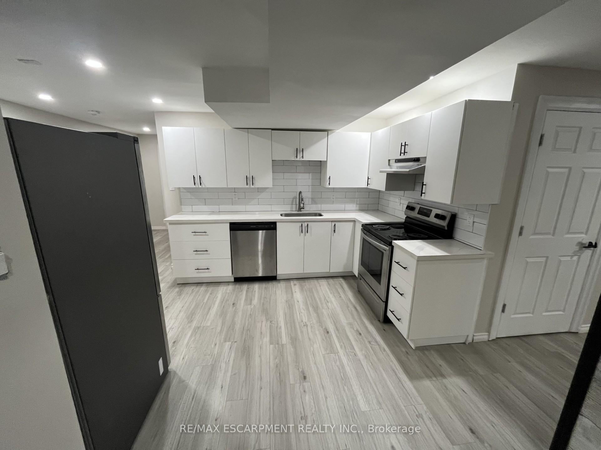 Photo 4 of Unit Lower, 19 Clearview Drive, Hamilton, Stoney Creek — HOMEH