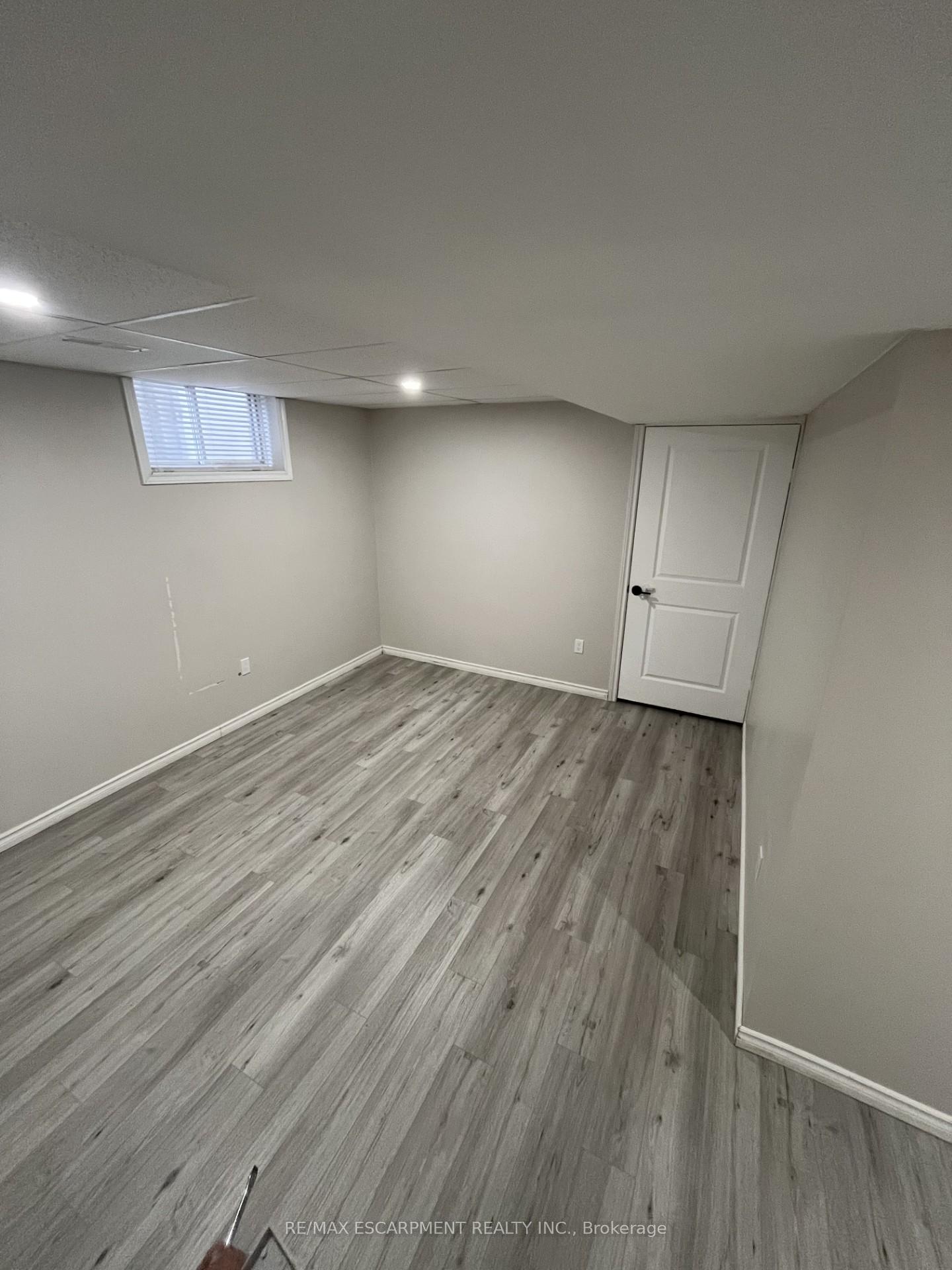 Photo 11 of Unit Lower, 19 Clearview Drive, Hamilton, Stoney Creek — HOMEH