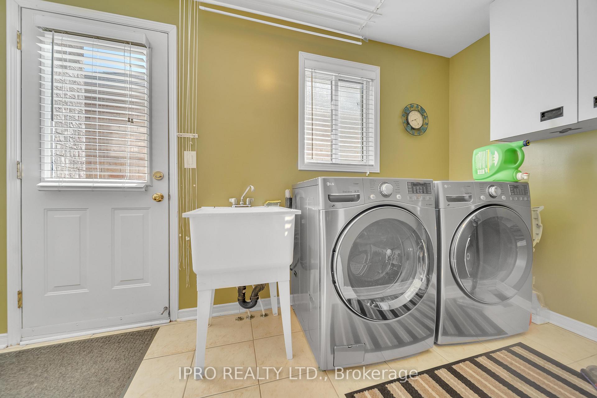 Photo 12 of Unit Main and 2nd Floor Only, 26 Beavervalley Drive, Brampton, Fletcher's Meadow — HOMEH