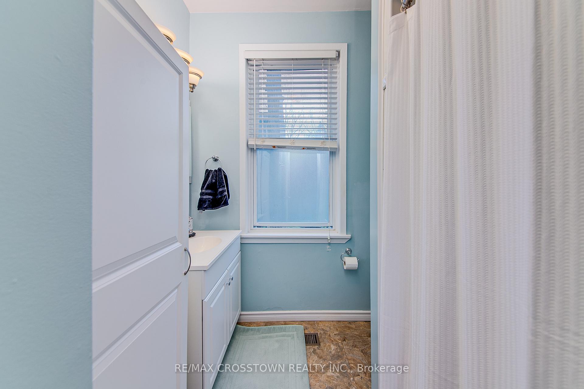 Photo 11 of Unit Upper, 105 Henry Street, Barrie, Queen's Park — HOMEH