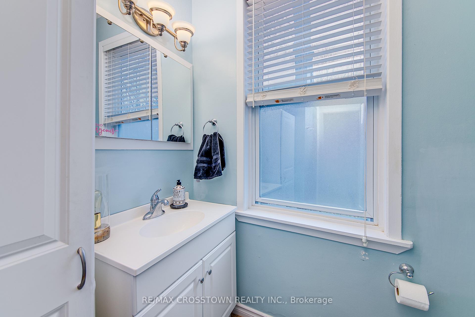 Photo 5 of Unit Upper, 105 Henry Street, Barrie, Queen's Park — HOMEH