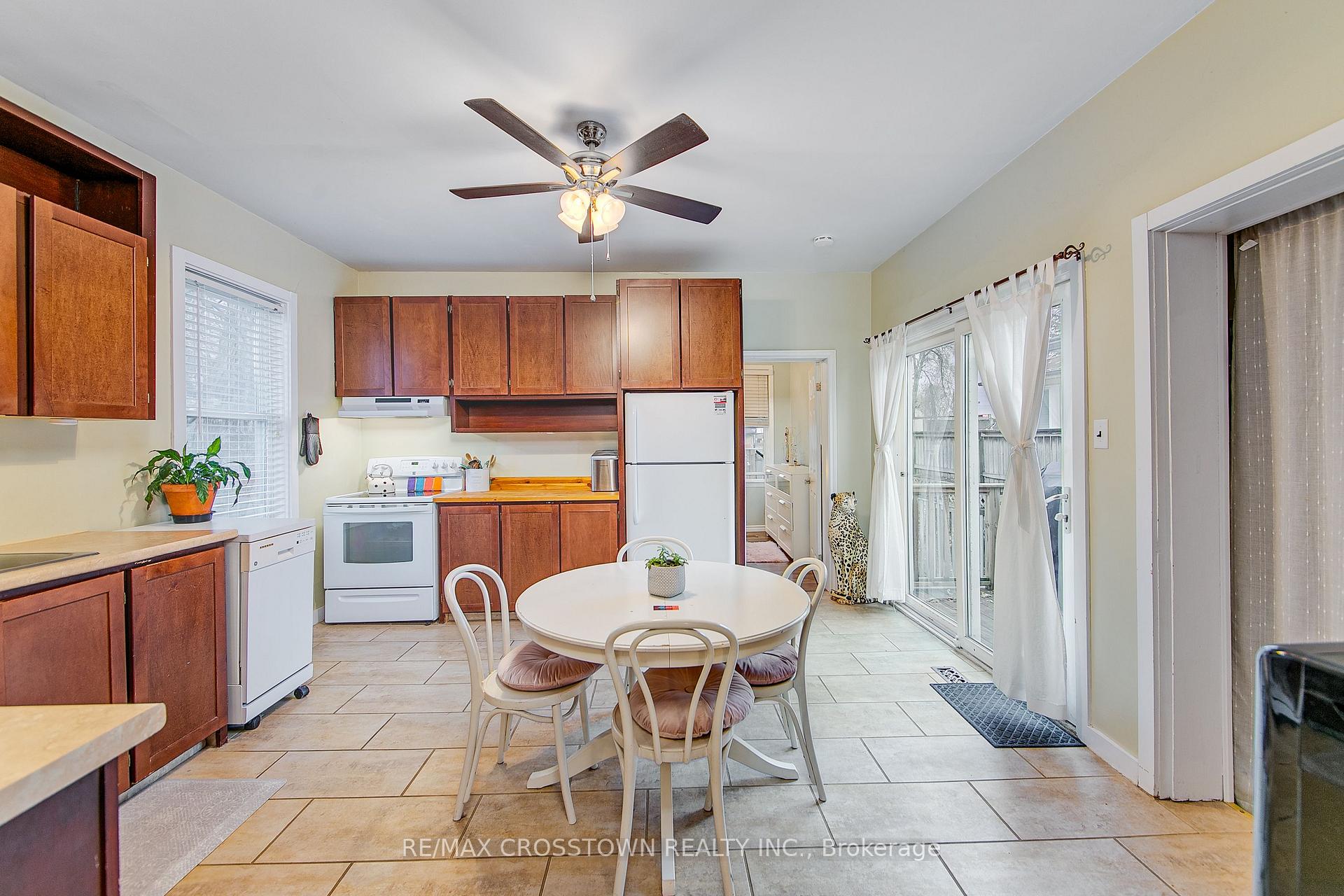 Photo 3 of Unit Upper, 105 Henry Street, Barrie, Queen's Park — HOMEH