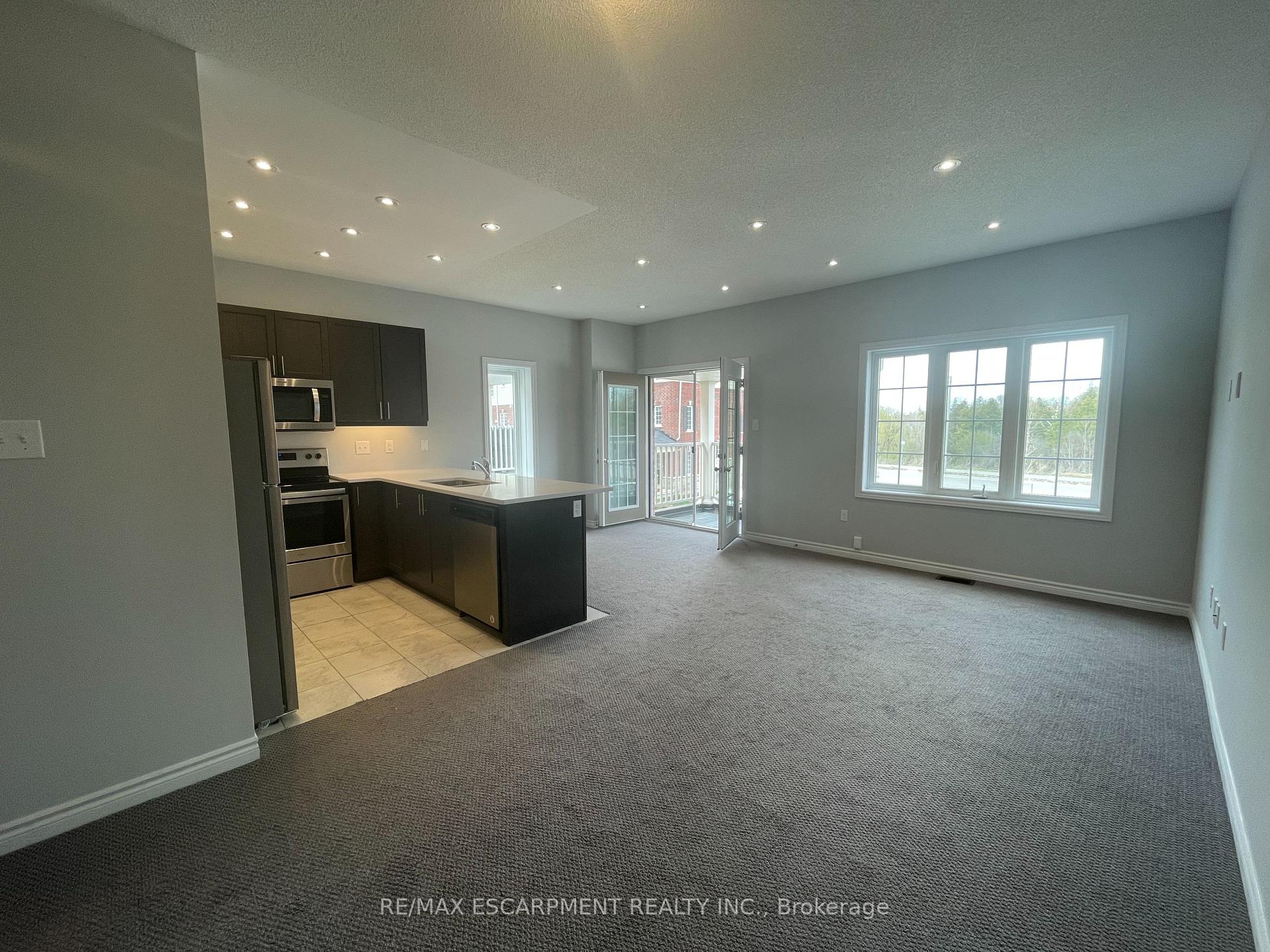 Photo 10 of Unit 94, 88 Decorso Drive, Guelph, Clairfields — HOMEH