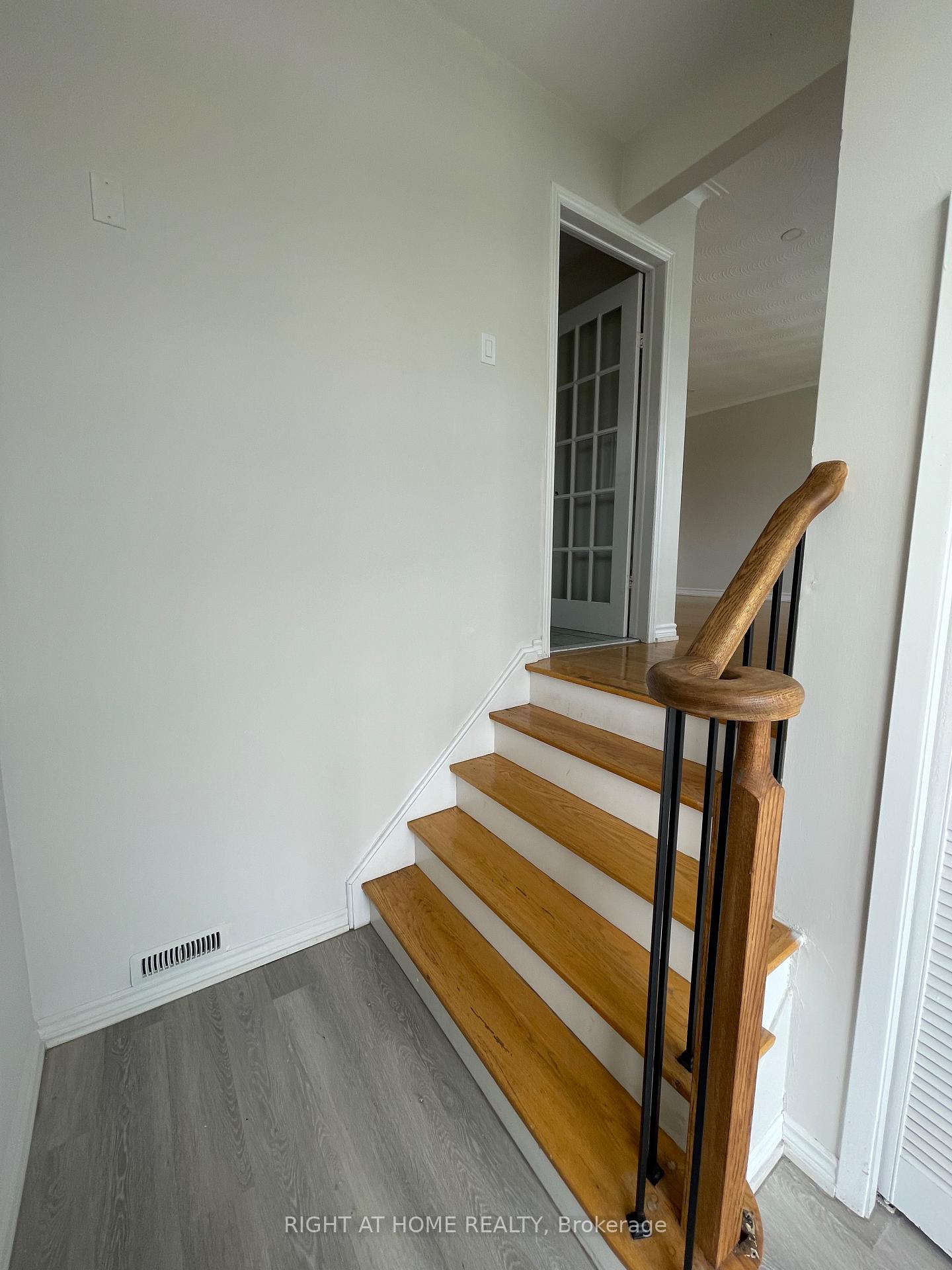Photo 7 of Unit Upper Level, 181 Andrew Park, Vaughan, West Woodbridge — HOMEH