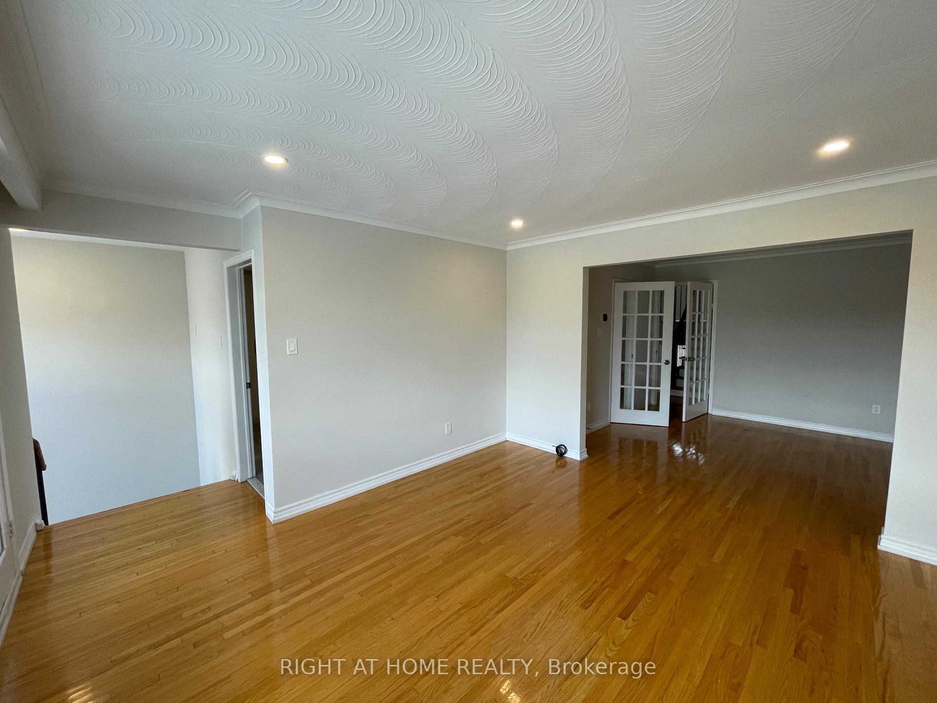 Photo 5 of Unit Upper Level, 181 Andrew Park, Vaughan, West Woodbridge — HOMEH