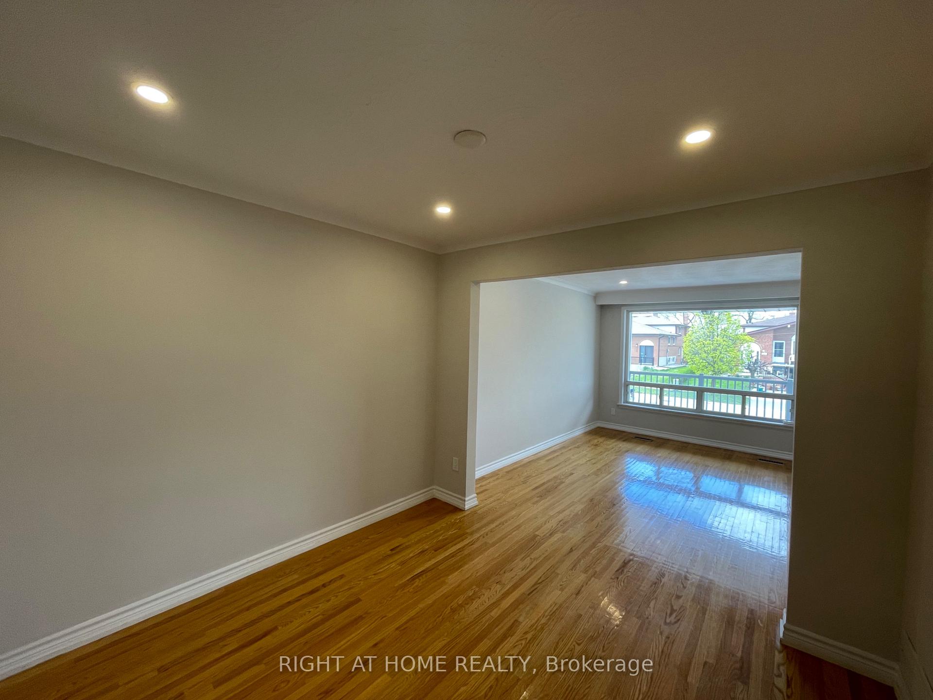 Photo 3 of Unit Upper Level, 181 Andrew Park, Vaughan, West Woodbridge — HOMEH