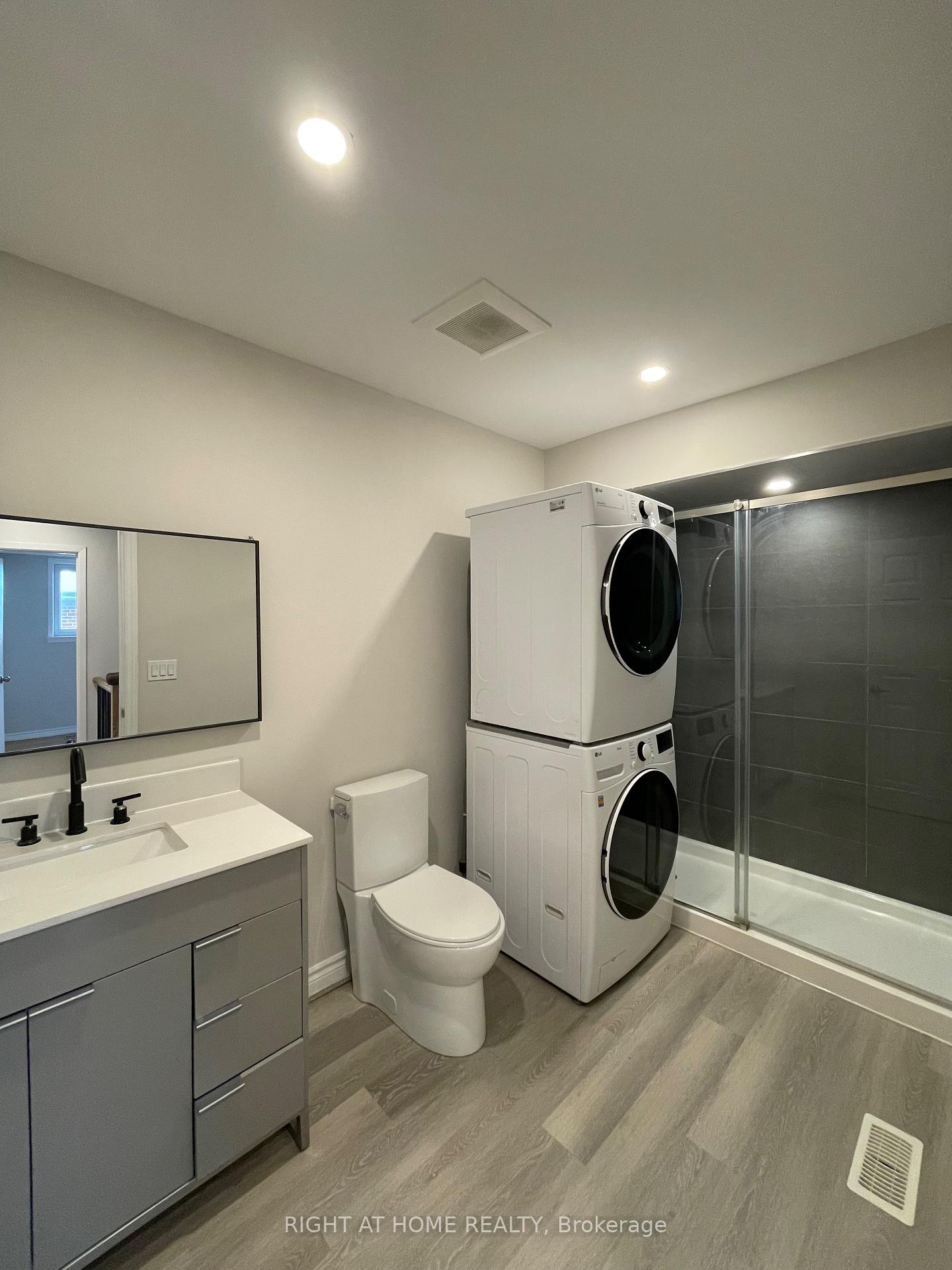 Photo 6 of Unit Upper Level, 181 Andrew Park, Vaughan, West Woodbridge — HOMEH