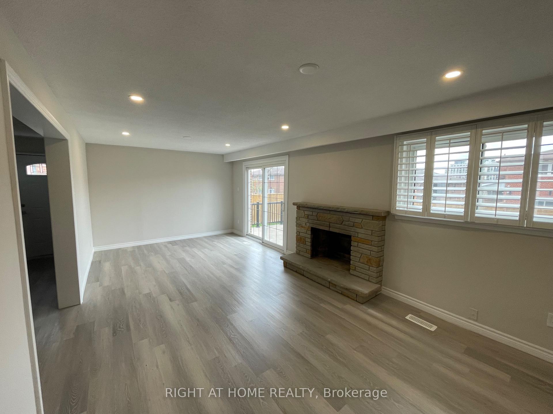 Photo 8 of Unit Upper Level, 181 Andrew Park, Vaughan, West Woodbridge — HOMEH