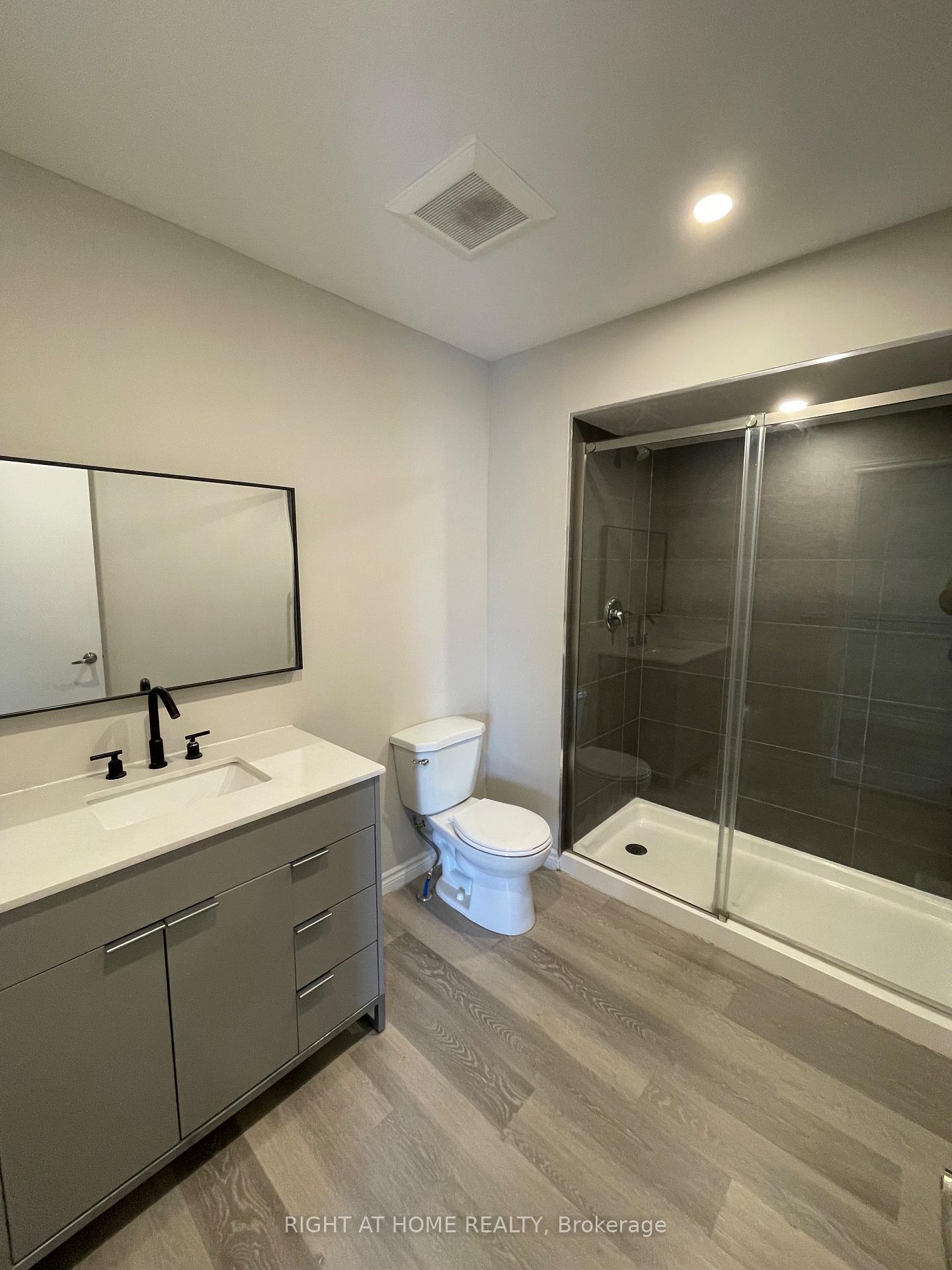 Photo 12 of Unit Upper Level, 181 Andrew Park, Vaughan, West Woodbridge — HOMEH