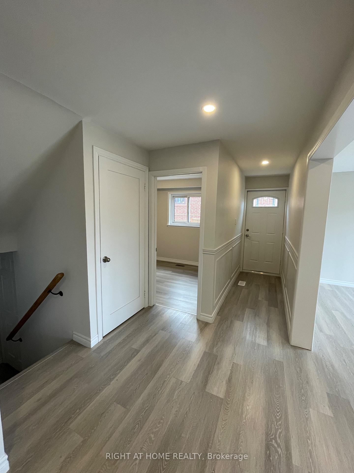 Photo 9 of Unit Upper Level, 181 Andrew Park, Vaughan, West Woodbridge — HOMEH