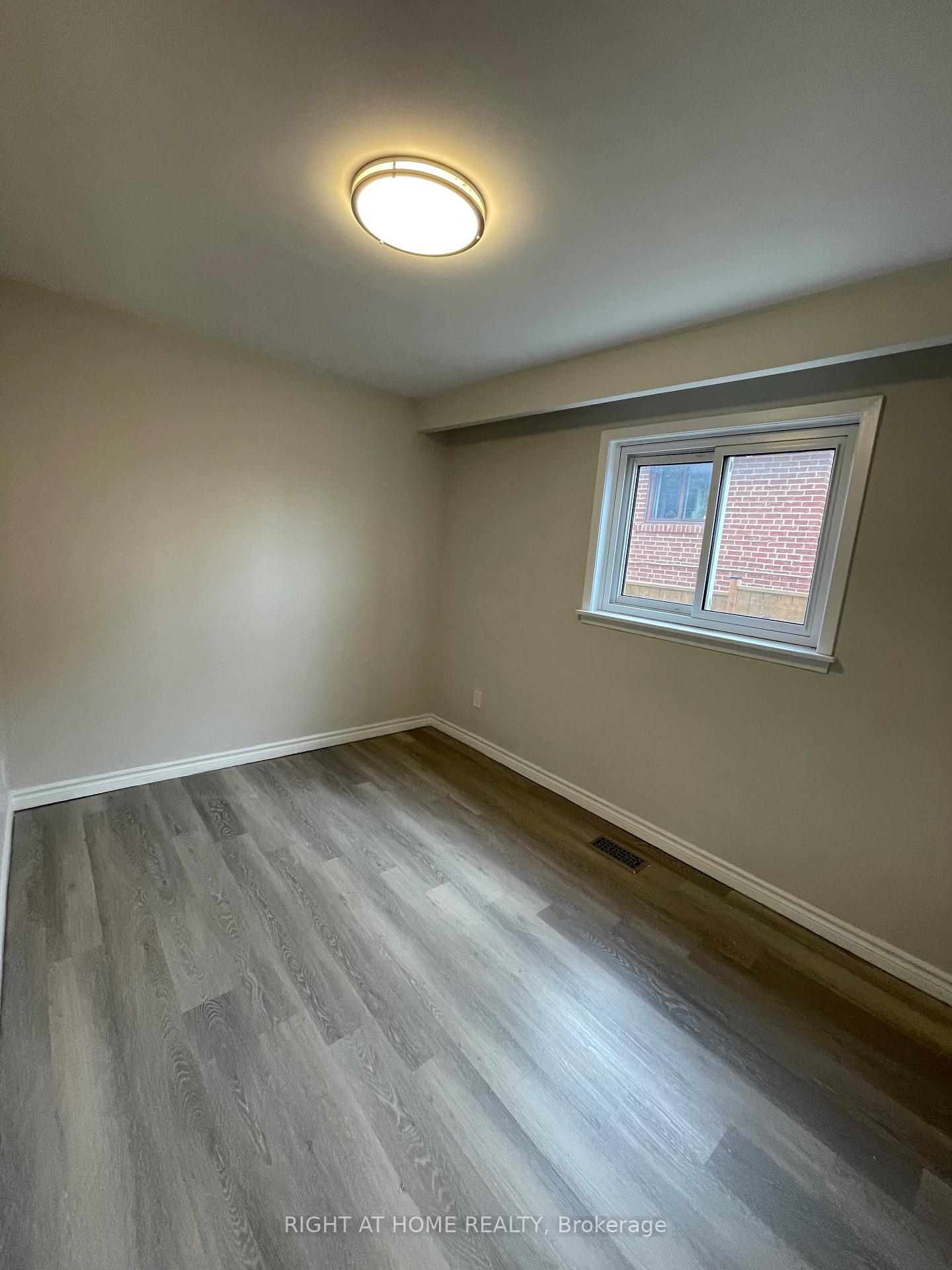 Photo 4 of Unit Upper Level, 181 Andrew Park, Vaughan, West Woodbridge — HOMEH