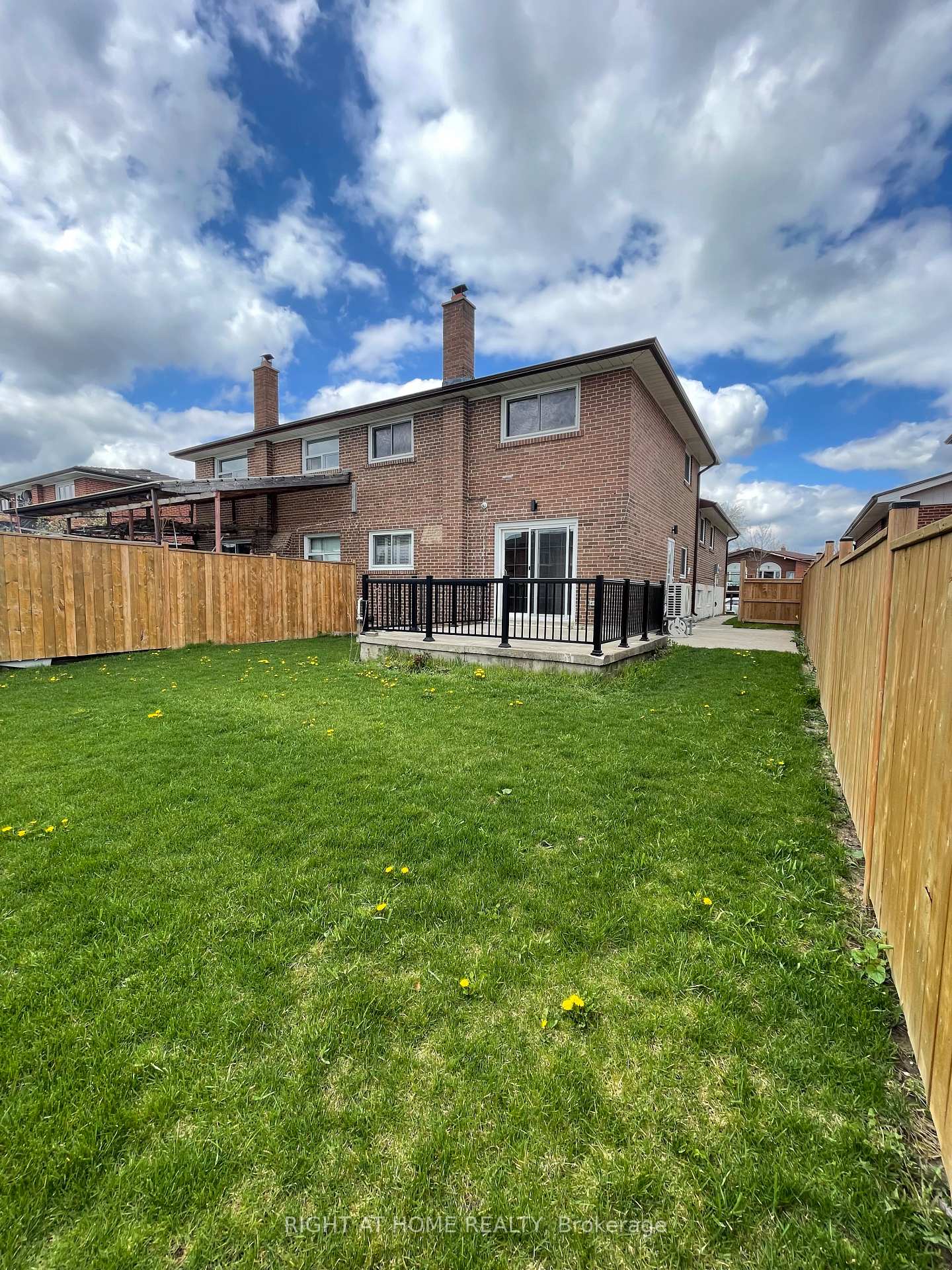 Photo 13 of Unit Upper Level, 181 Andrew Park, Vaughan, West Woodbridge — HOMEH