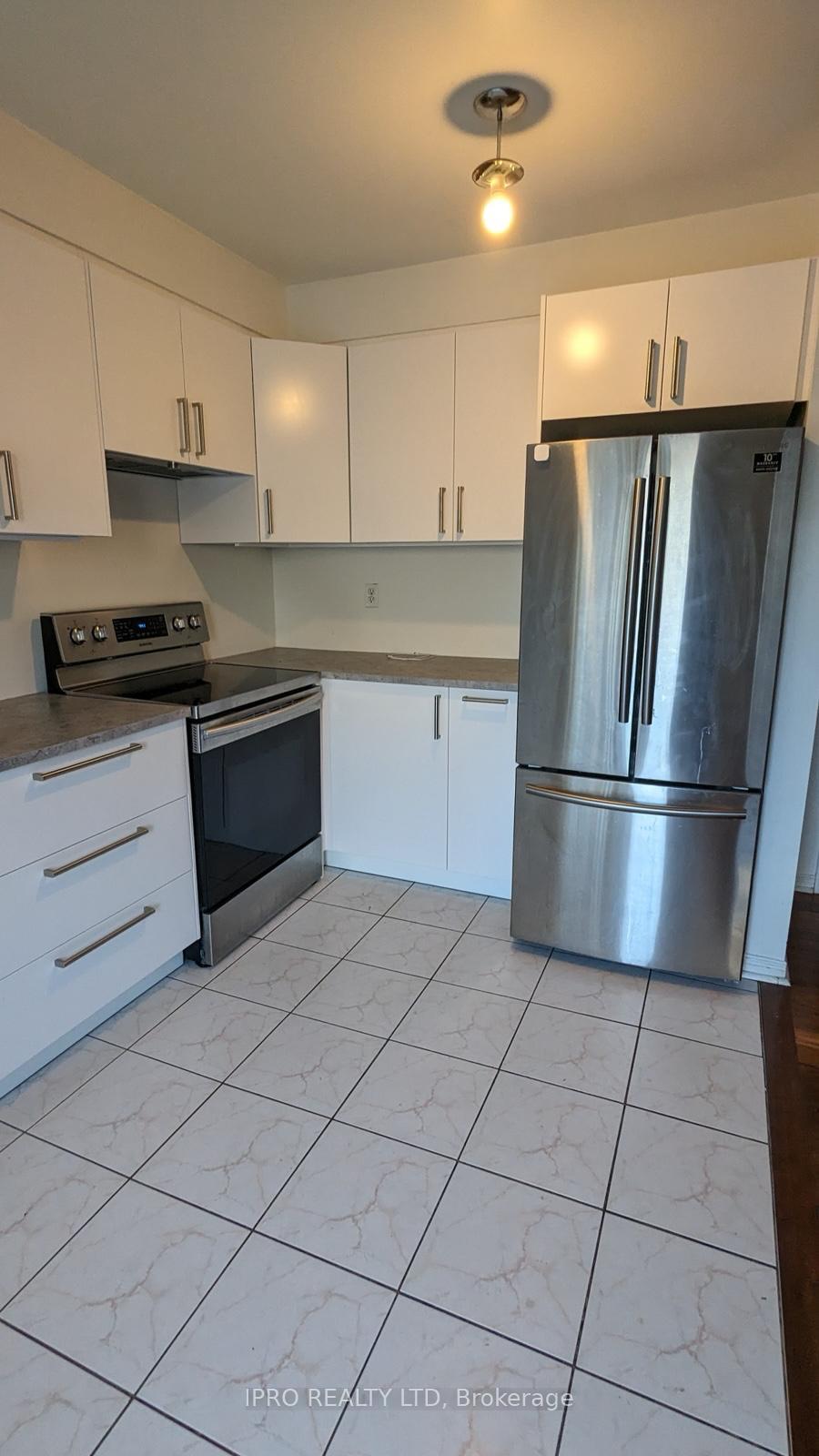 Photo 9 of 138 Olympia Crescent, Brampton, Fletcher's Meadow — HOMEH