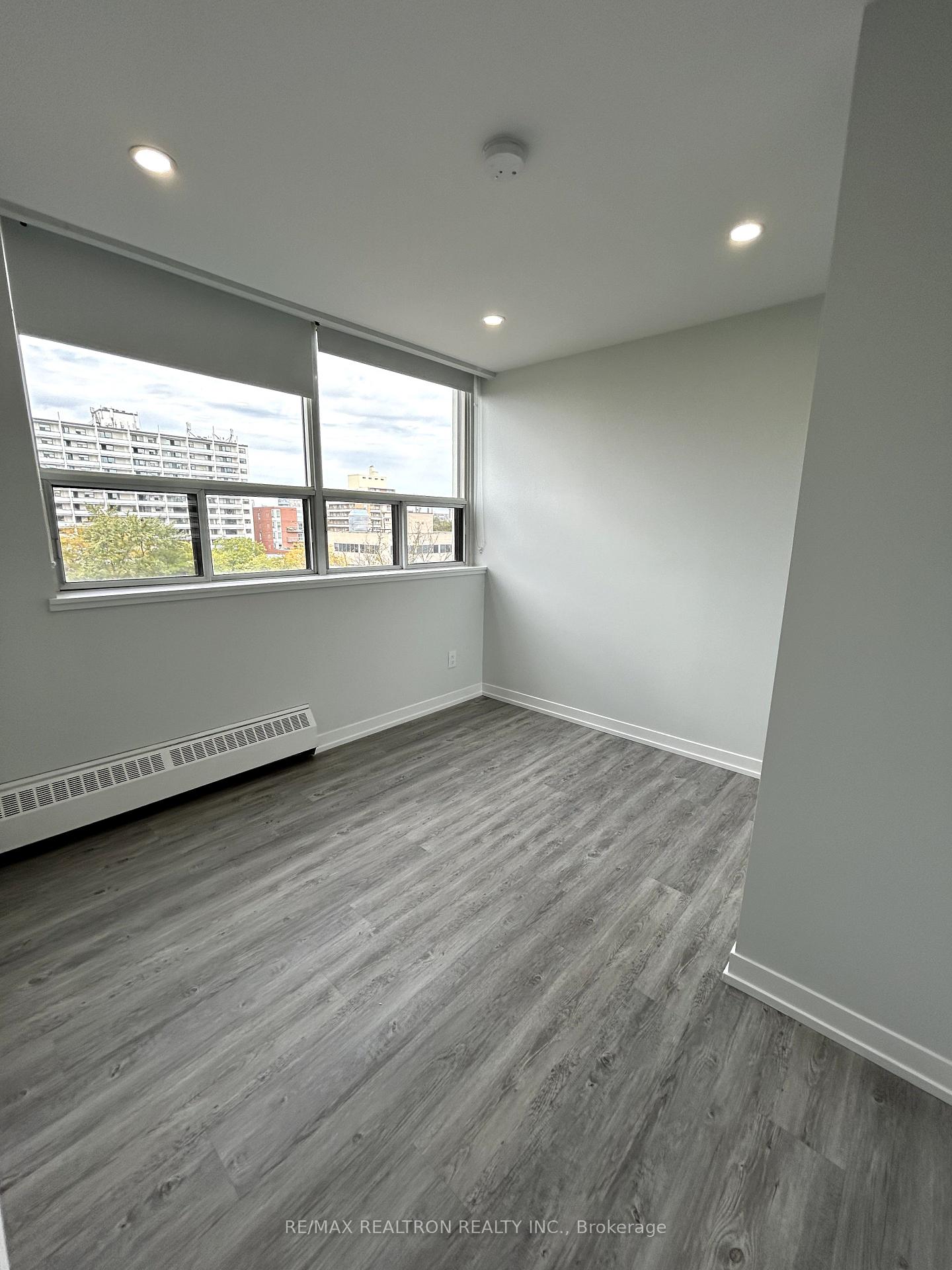 Photo 3 of Unit 402, 15 Walmer Road, Toronto, The Annex — HOMEH