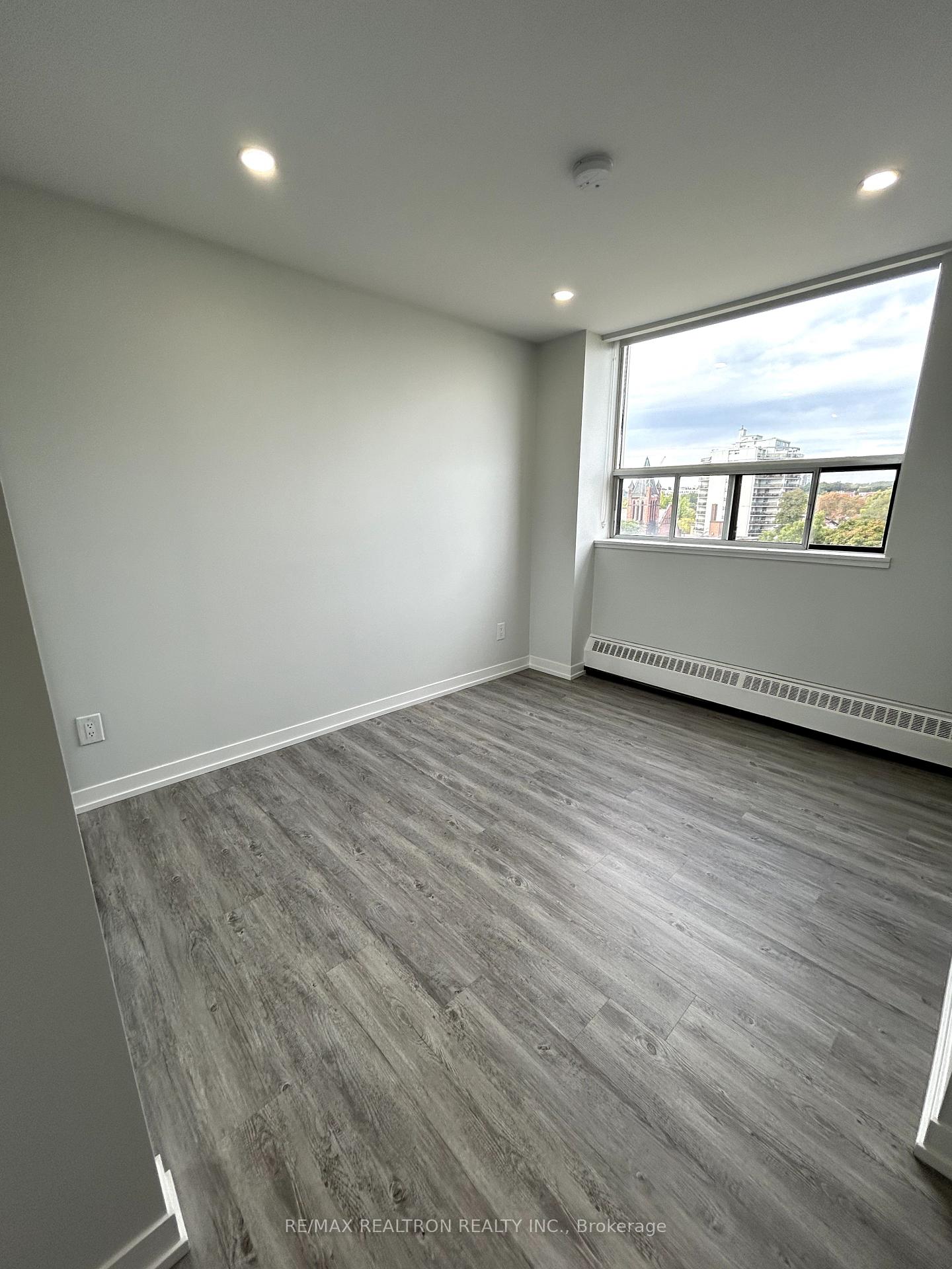 Photo 6 of Unit 402, 15 Walmer Road, Toronto, The Annex — HOMEH