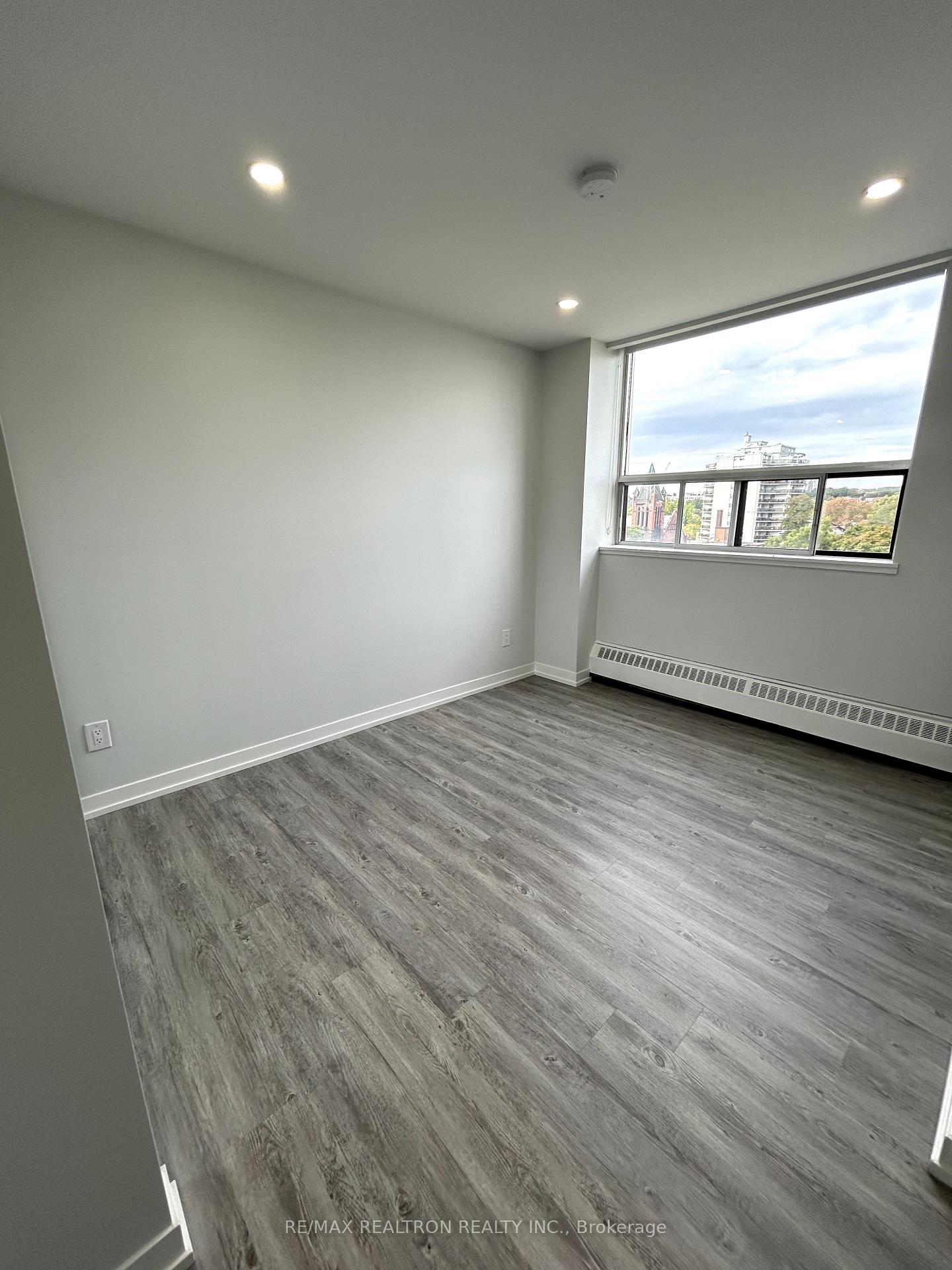 Photo 7 of Unit 402, 15 Walmer Road, Toronto, The Annex — HOMEH