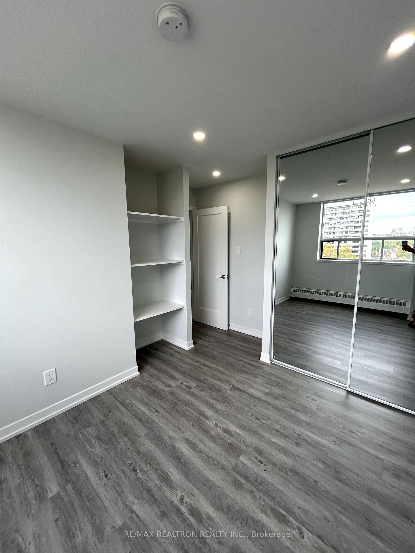 Photo 5 of Unit 402, 15 Walmer Road, Toronto, The Annex — HOMEH