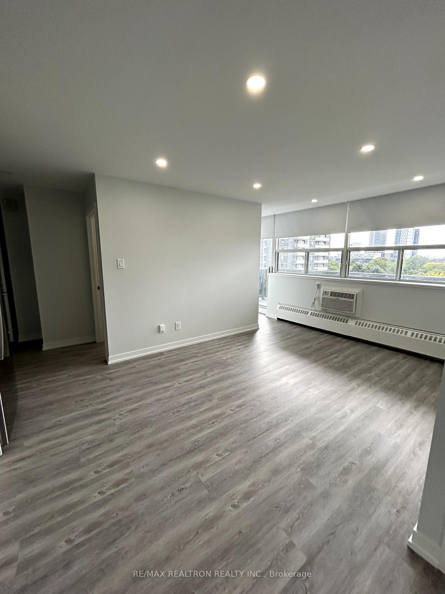 Photo 15 of Unit 402, 15 Walmer Road, Toronto, The Annex — HOMEH