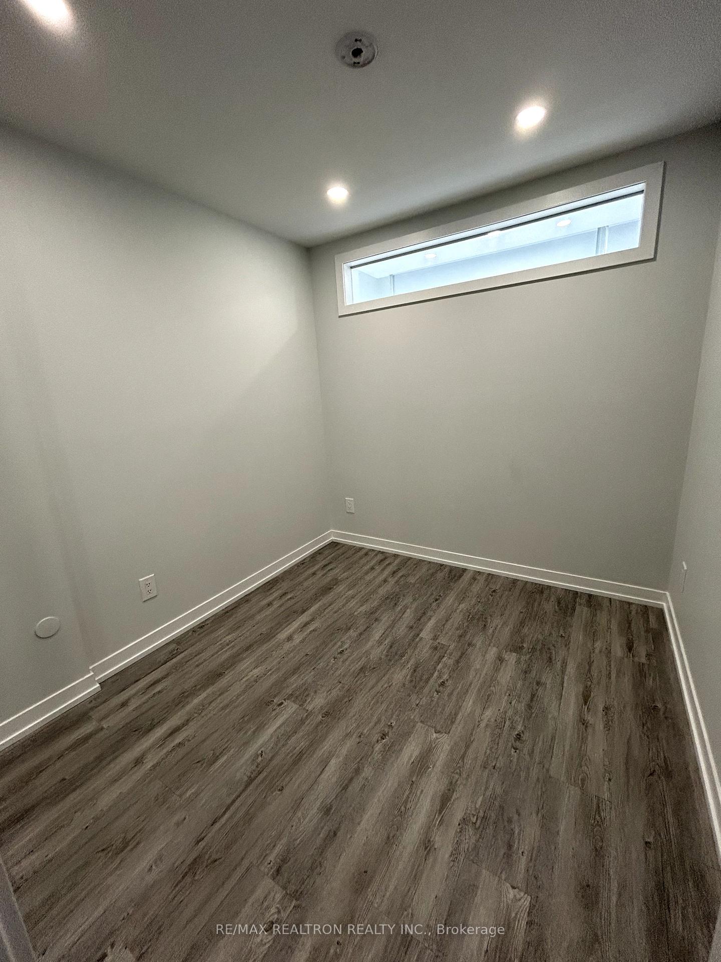 Photo 14 of Unit 402, 15 Walmer Road, Toronto, The Annex — HOMEH