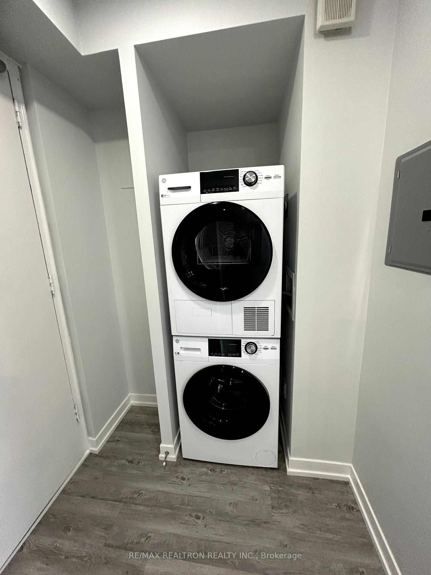 Photo 10 of Unit 402, 15 Walmer Road, Toronto, The Annex — HOMEH
