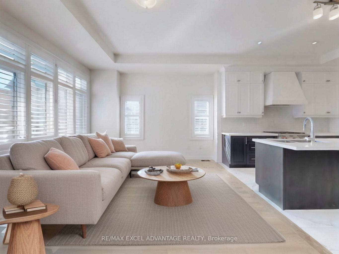 Photo 3 of 14 Abbeyhill Lane, Markham, Angus Glen — HOMEH