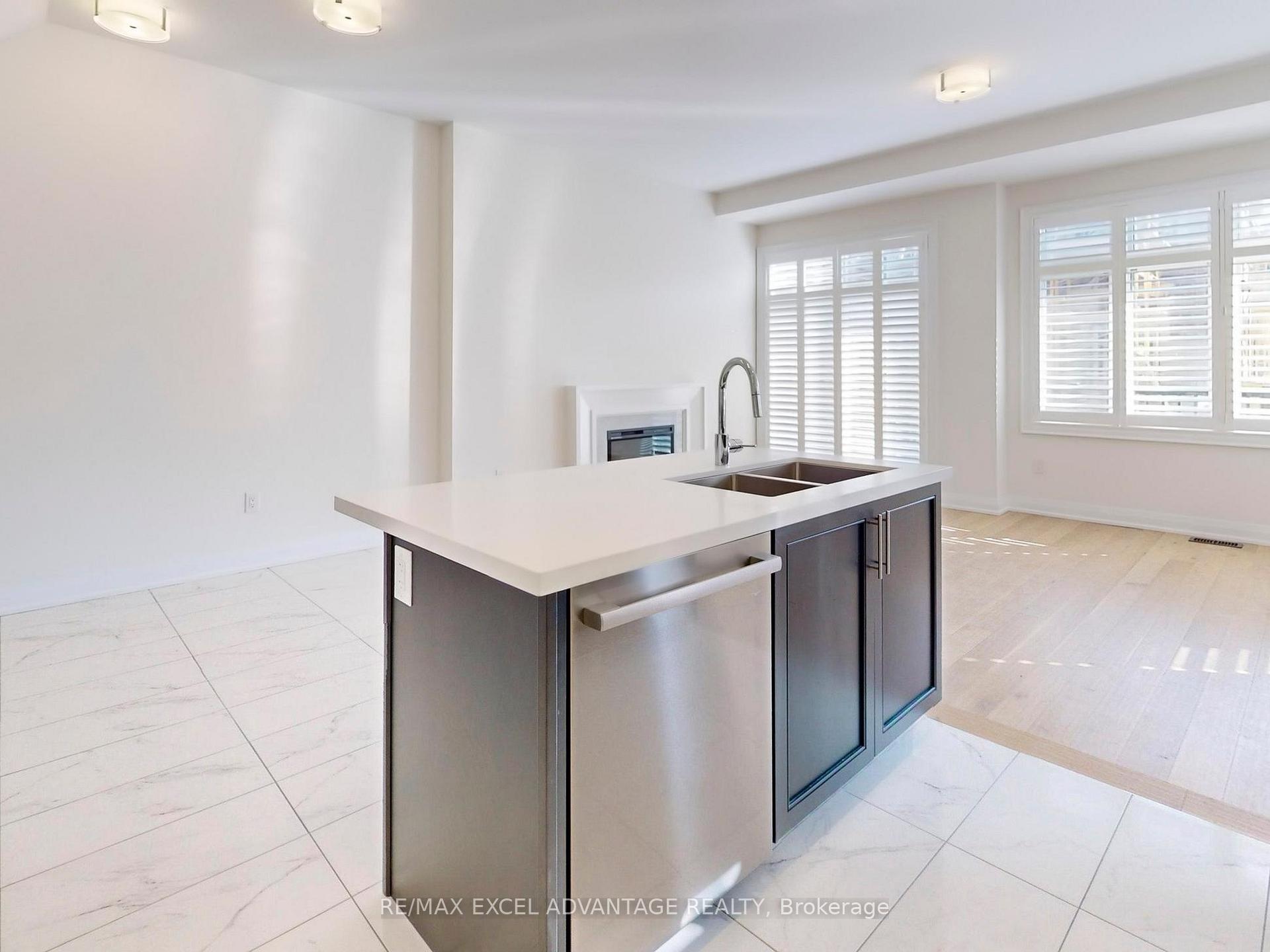 Photo 6 of 14 Abbeyhill Lane, Markham, Angus Glen — HOMEH