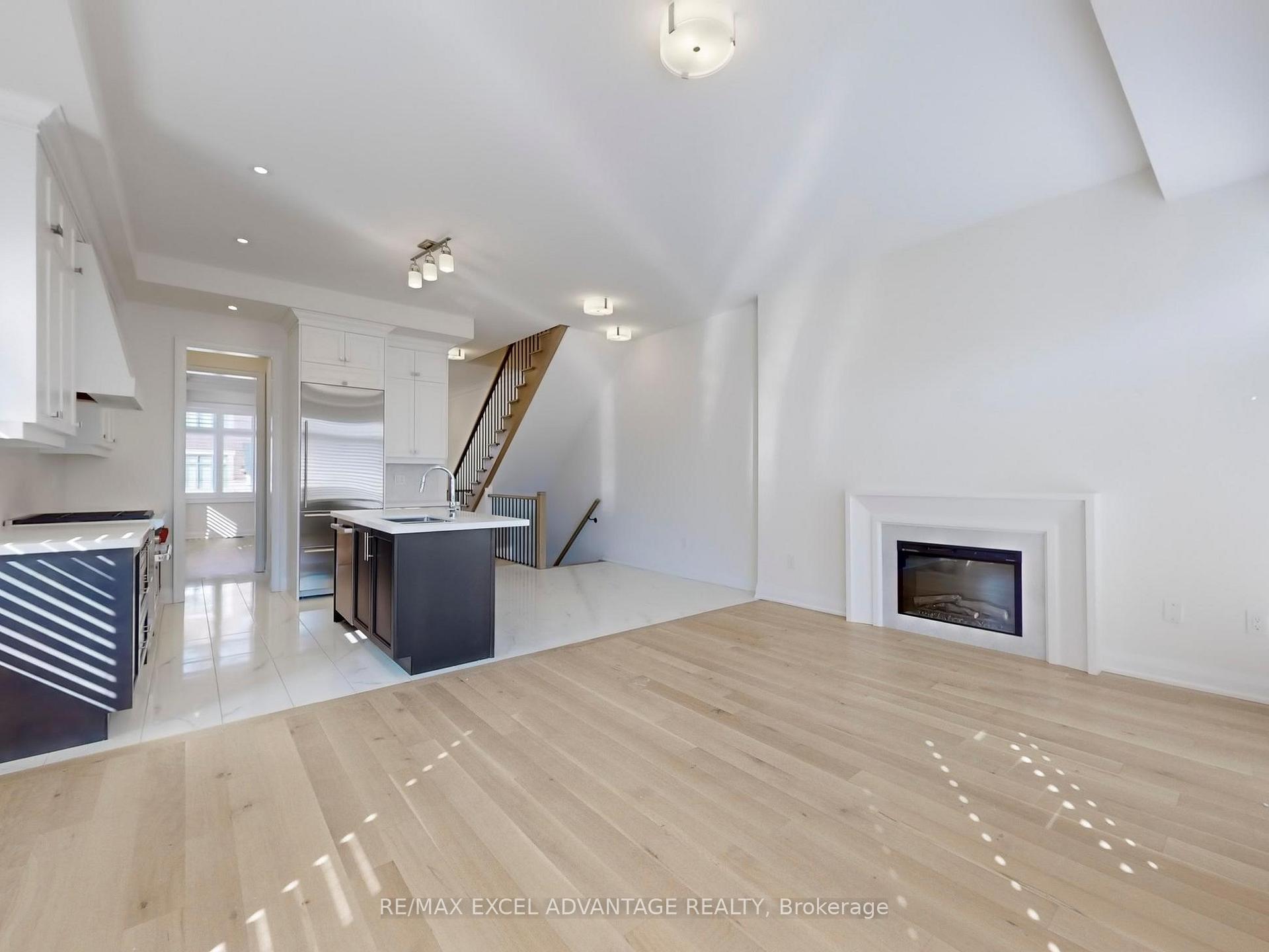 Photo 10 of 14 Abbeyhill Lane, Markham, Angus Glen — HOMEH