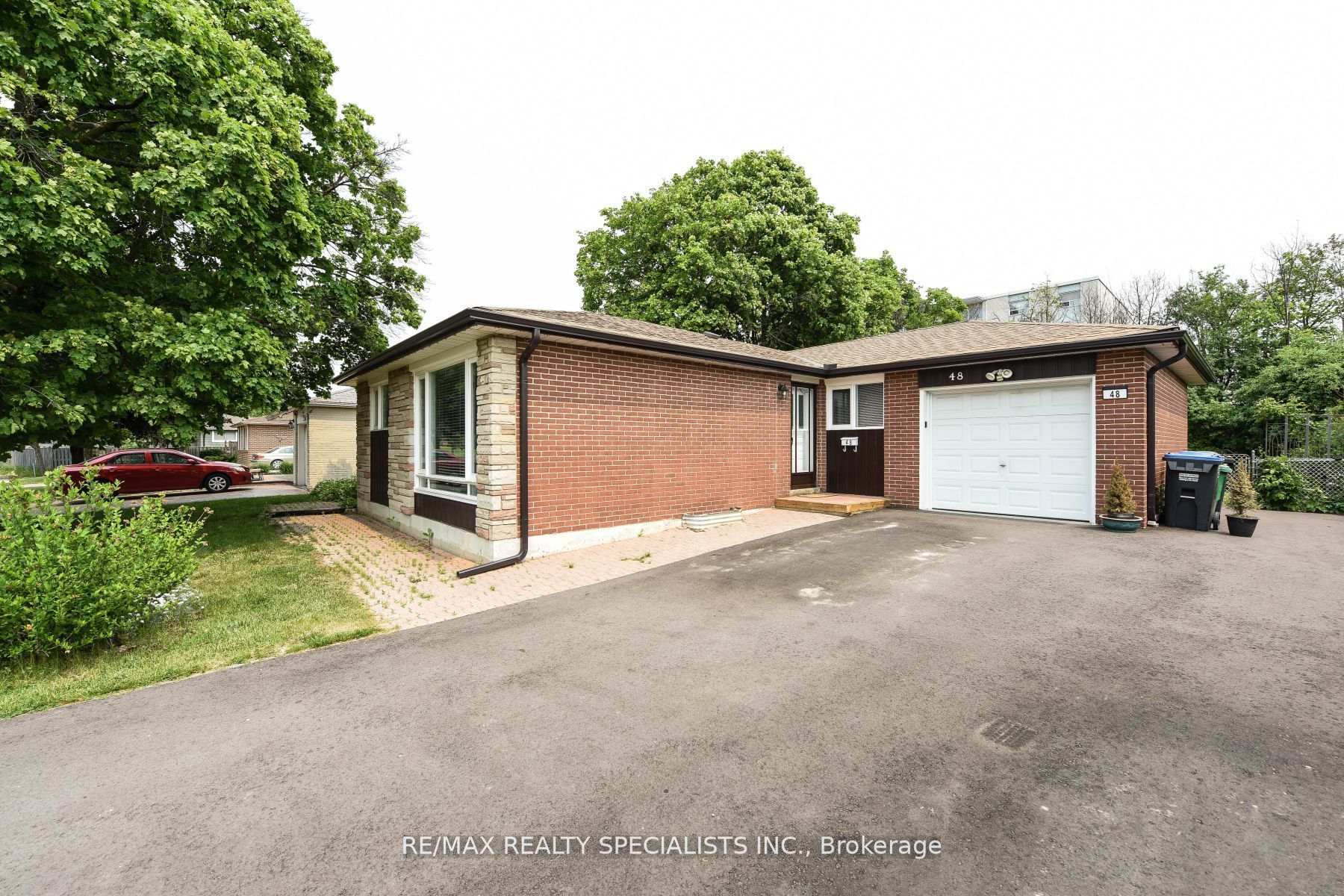Photo 4 of 48 Appleby Drive, Brampton, Avondale — HOMEH