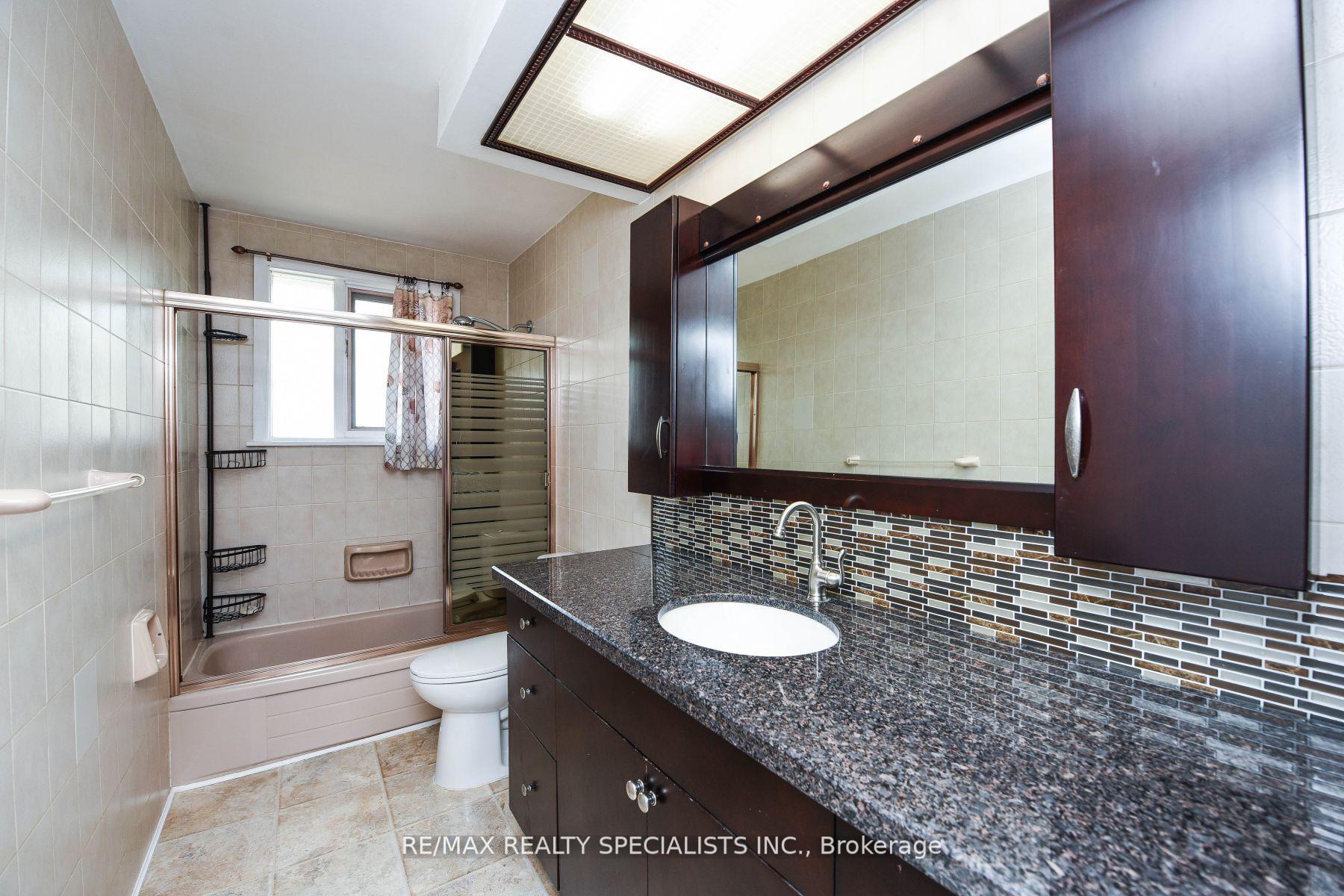 Photo 12 of 48 Appleby Drive, Brampton, Avondale — HOMEH