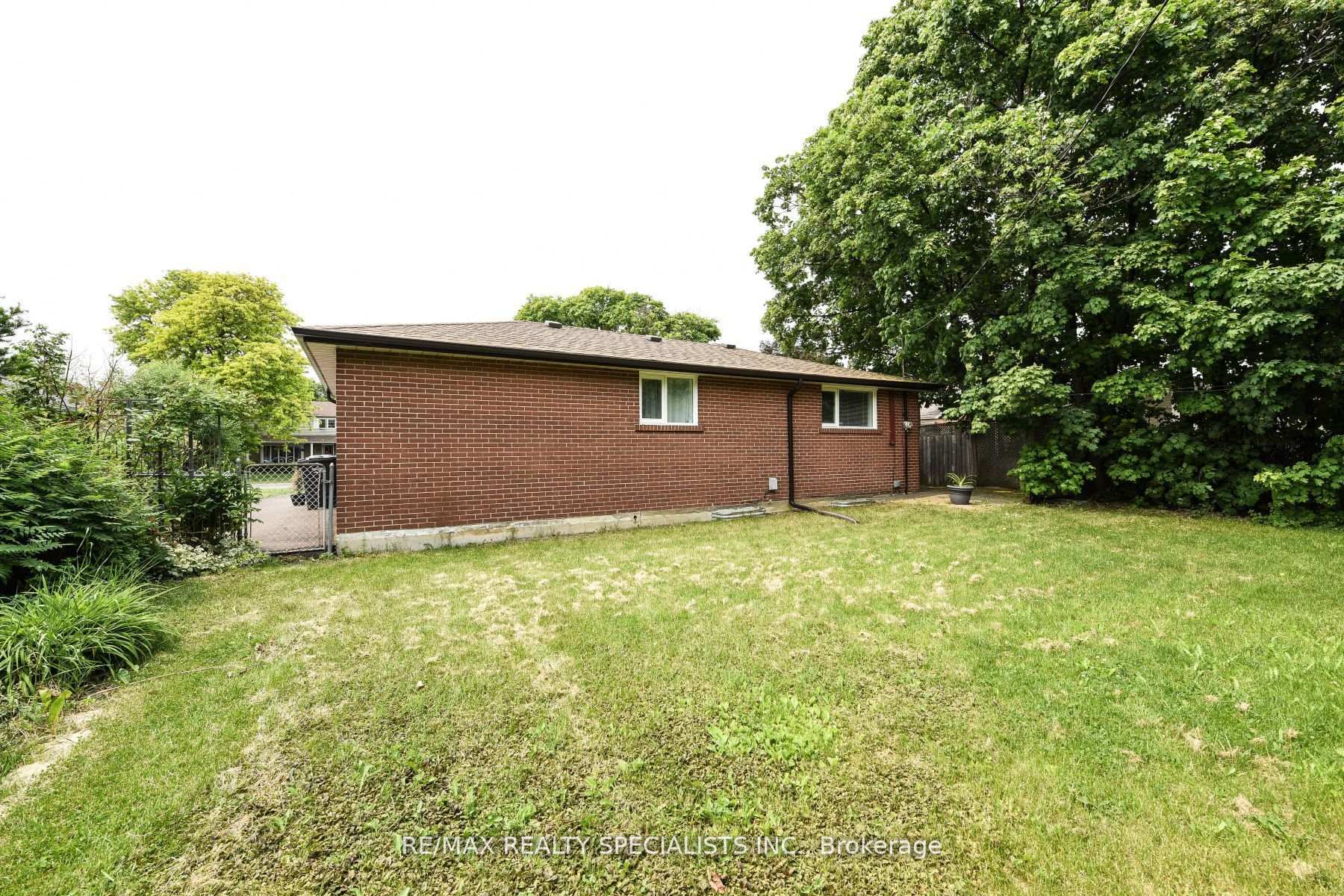 Photo 13 of 48 Appleby Drive, Brampton, Avondale — HOMEH