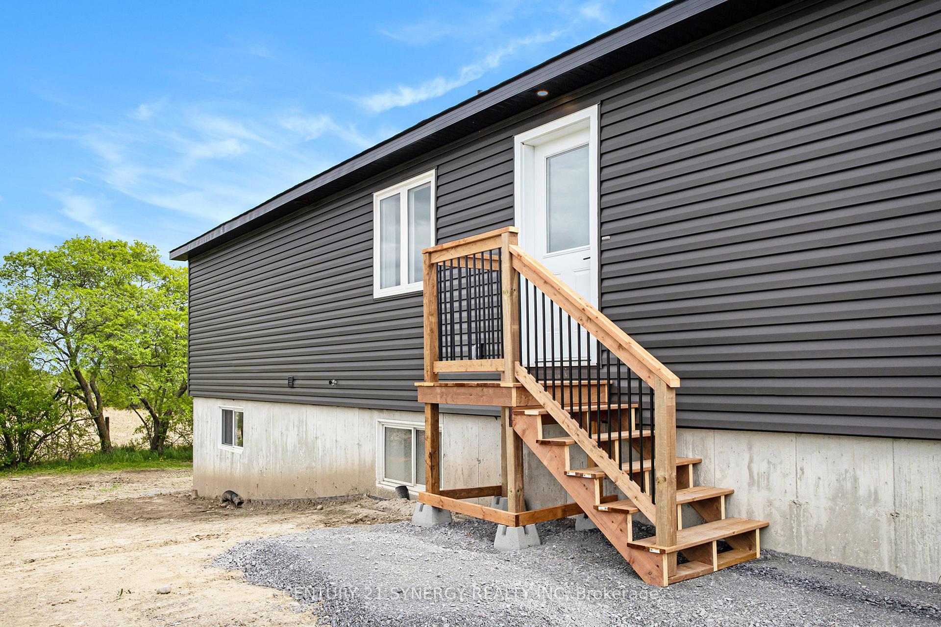 Photo 2 of Unit B, 2579 County Rd 7, North Dundas, Chesterville — HOMEH