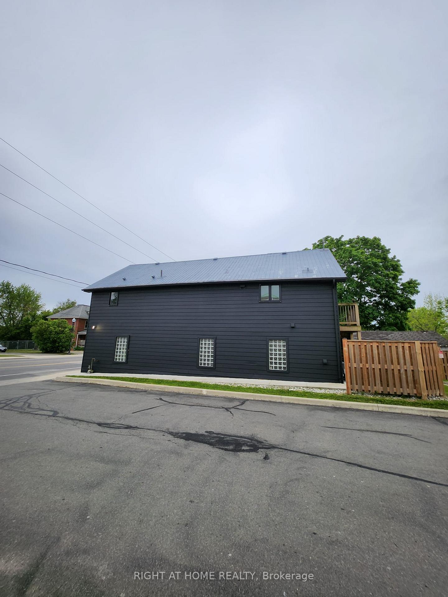 Photo 2 of Unit UPPER LEVEL, 3038 Rural Rd 56, Hamilton, Binbrook — HOMEH