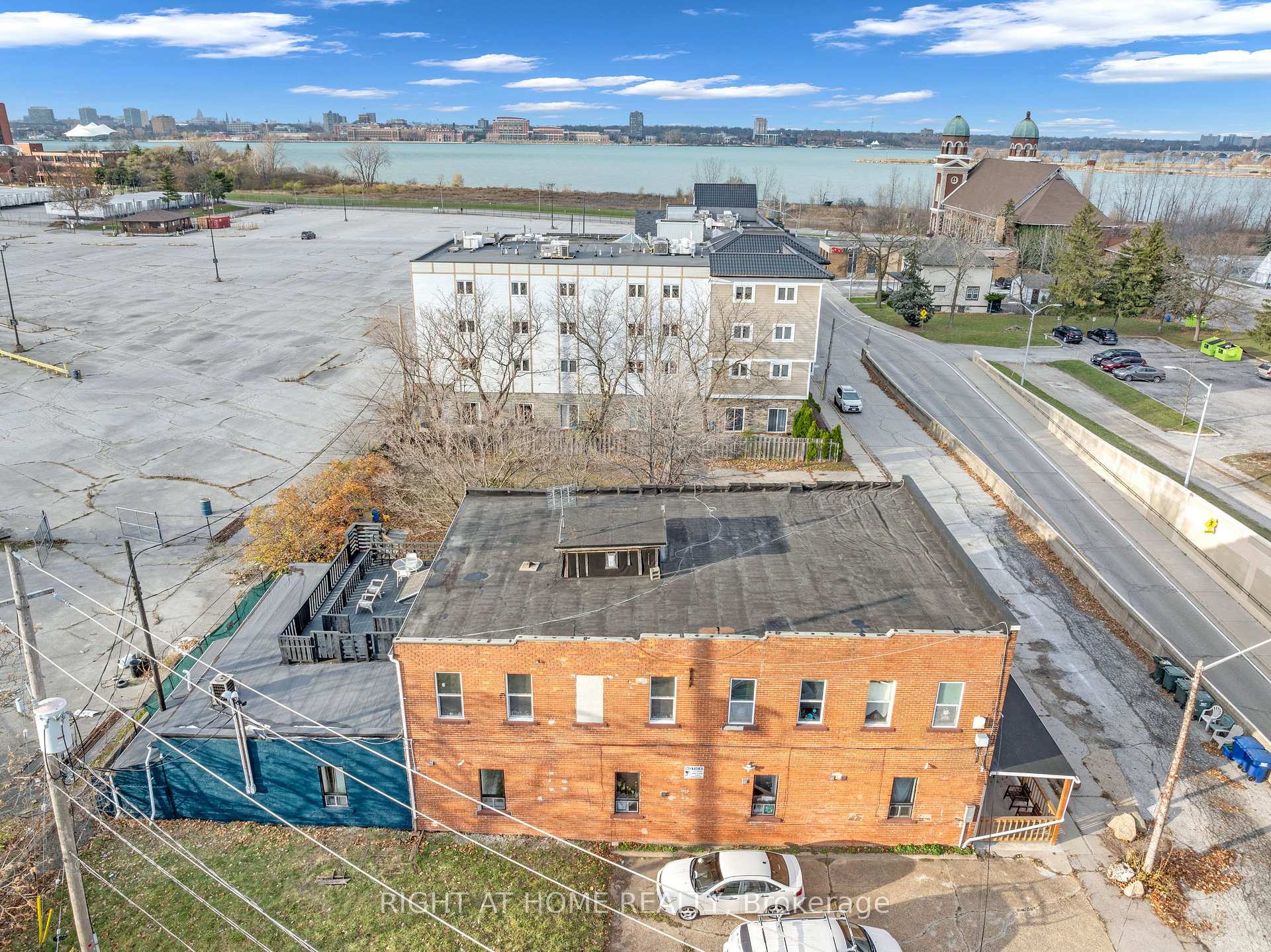 Photo 28 of Unit 13, 279 Drouillard Road, Windsor — HOMEH