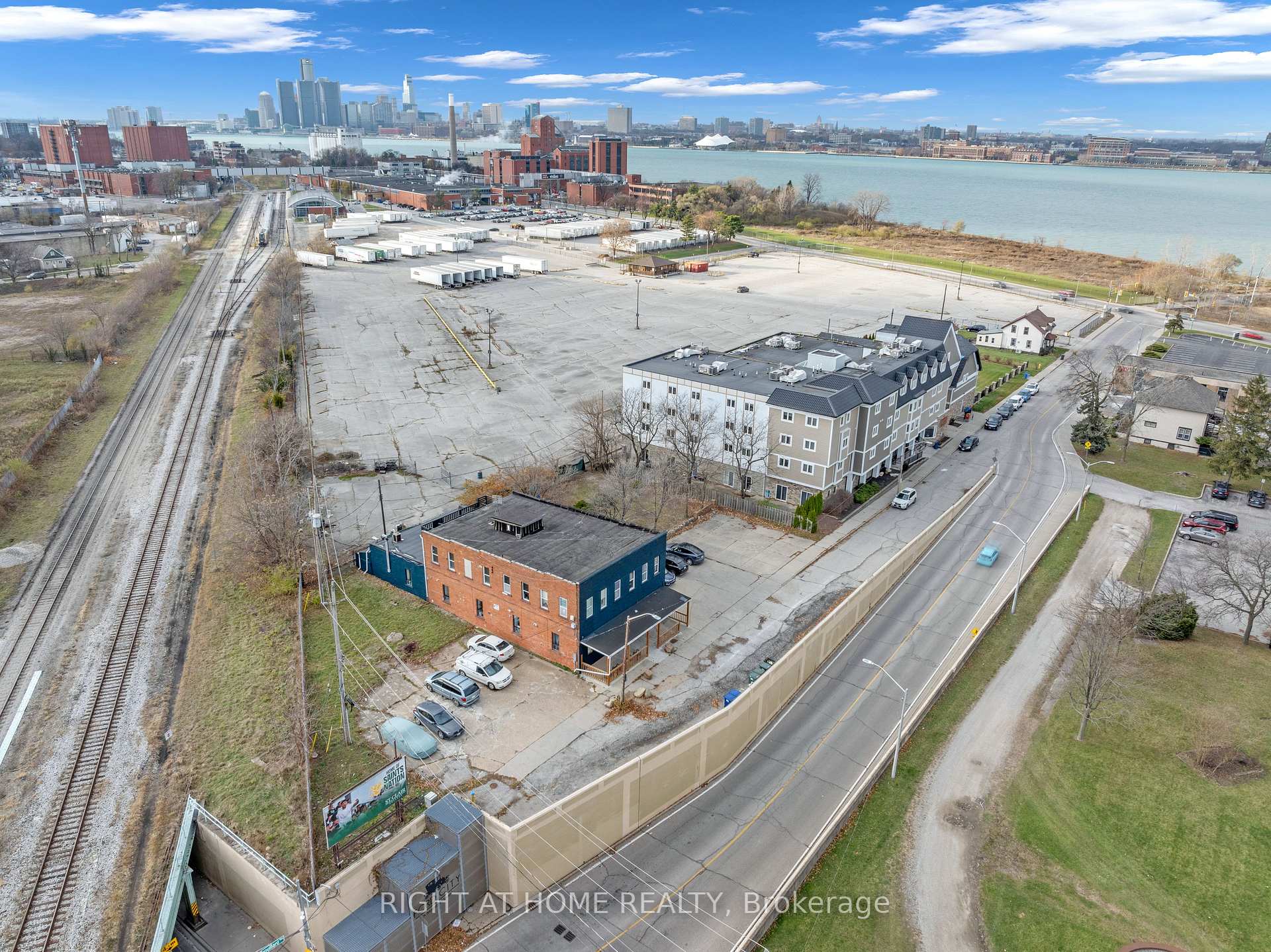 Photo 17 of Unit 13, 279 Drouillard Road, Windsor — HOMEH