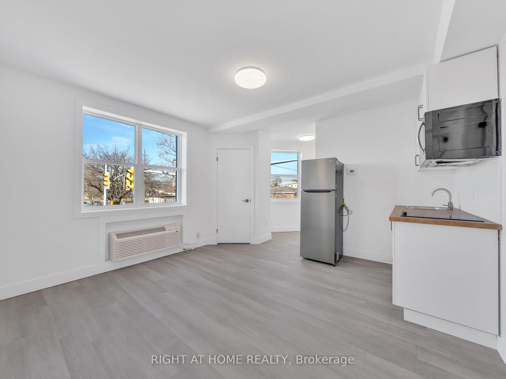 Photo 4 of Unit 204, 1804 Drouillard Road, Windsor — HOMEH