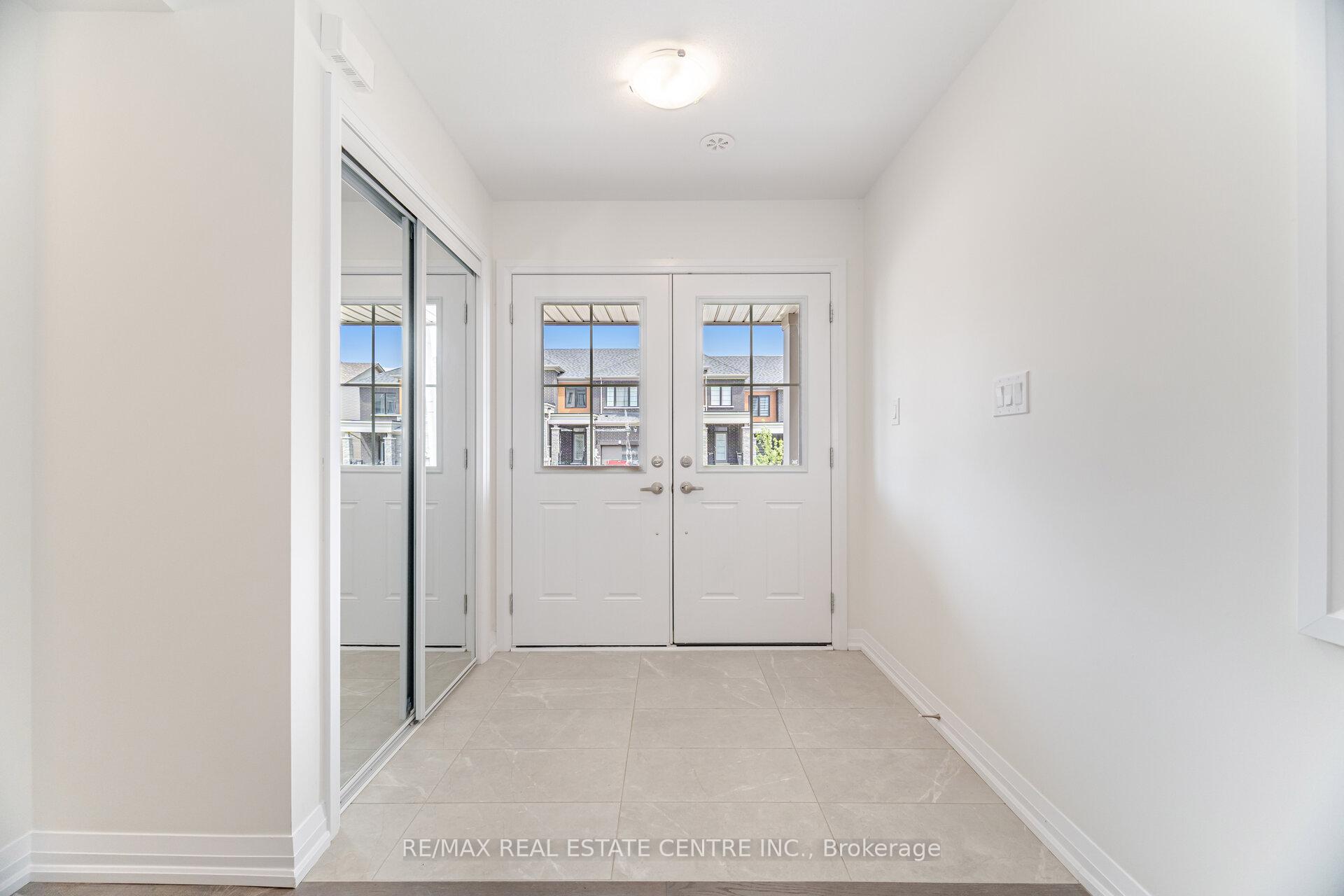 Photo 2 of 33 Granville Crescent, Haldimand — HOMEH