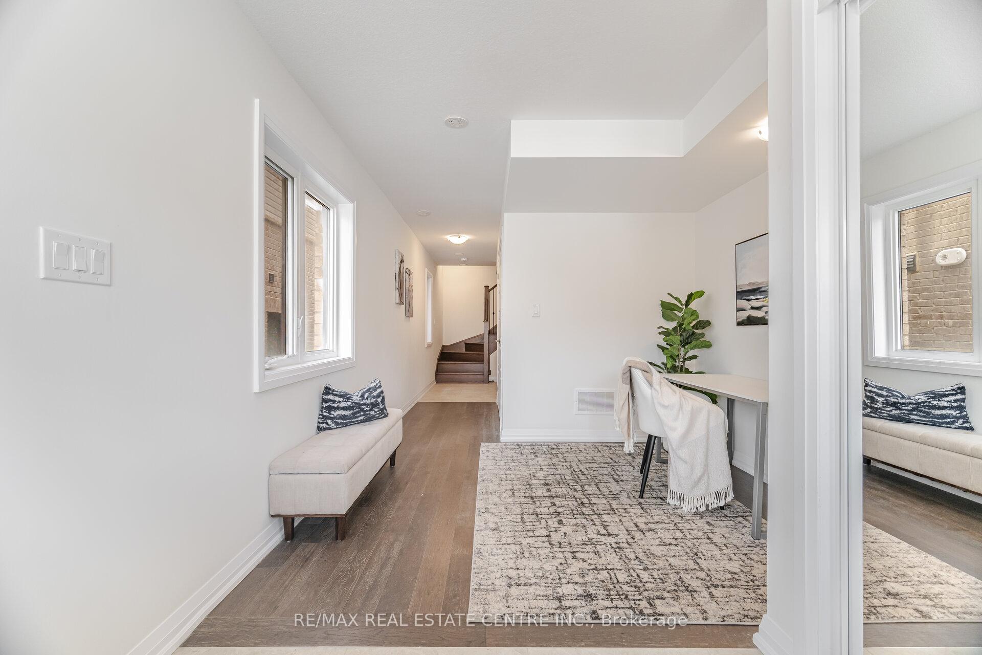 Photo 3 of 33 Granville Crescent, Haldimand — HOMEH