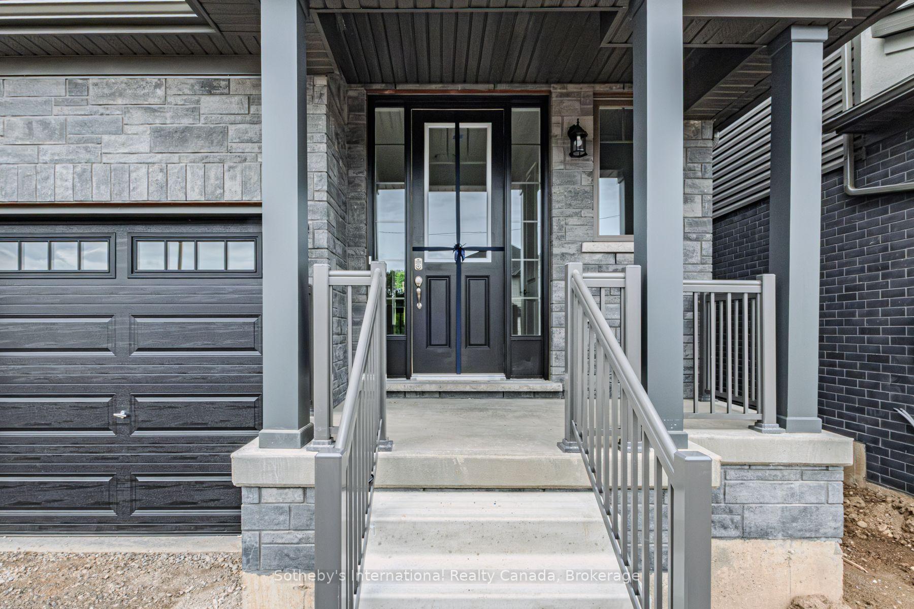 Photo 3 of 74 Ralph Newbrooke Circle, Brant, Paris — HOMEH