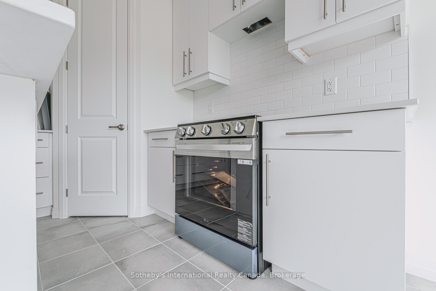 Photo 30 of 74 Ralph Newbrooke Circle, Brant, Paris — HOMEH